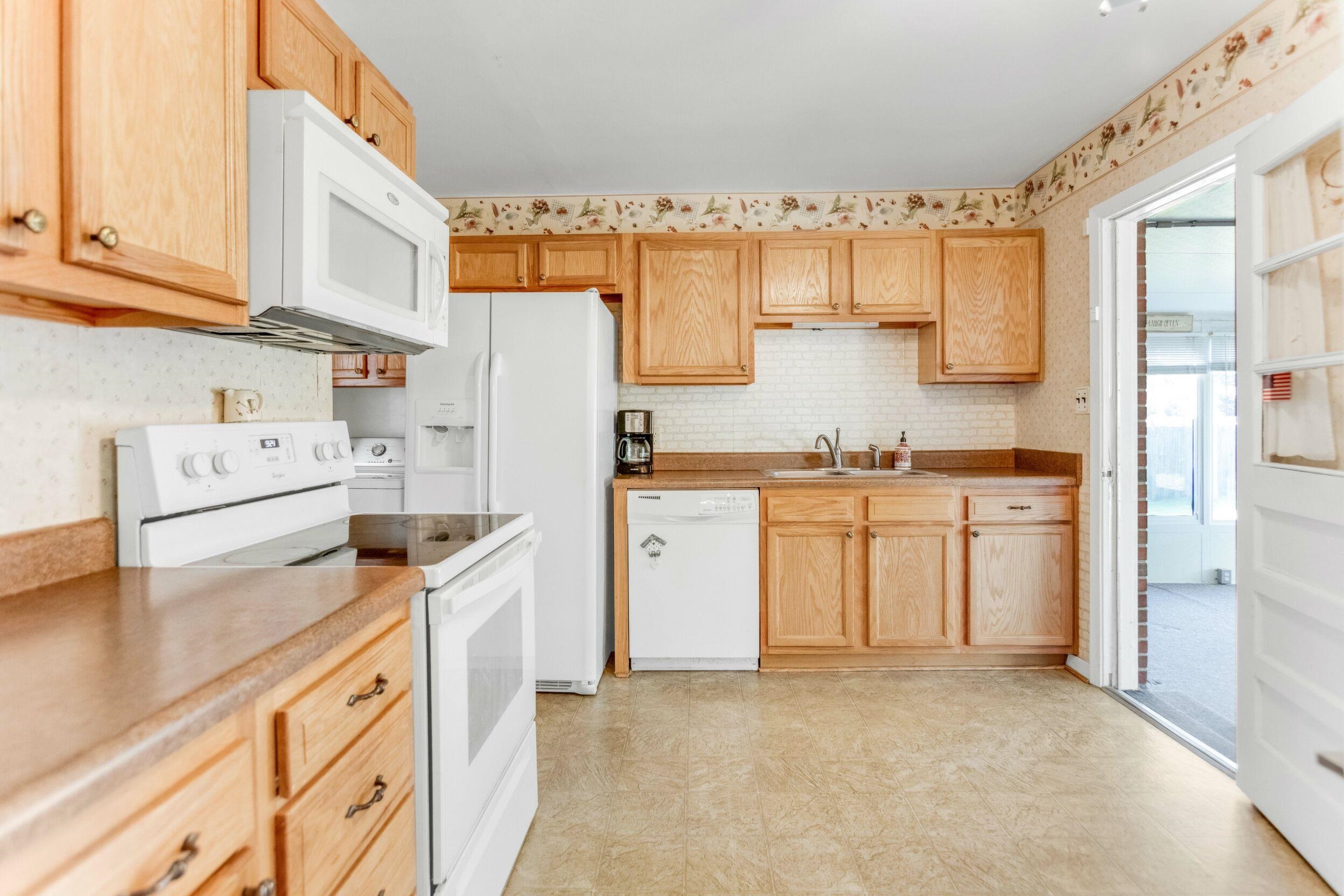 411 Evangeline Court, Hopkinsville, Kentucky 42240, 3 Bedrooms Bedrooms, ,1 BathroomBathrooms,Single Family Residence,For Sale,Evangeline Court,93060