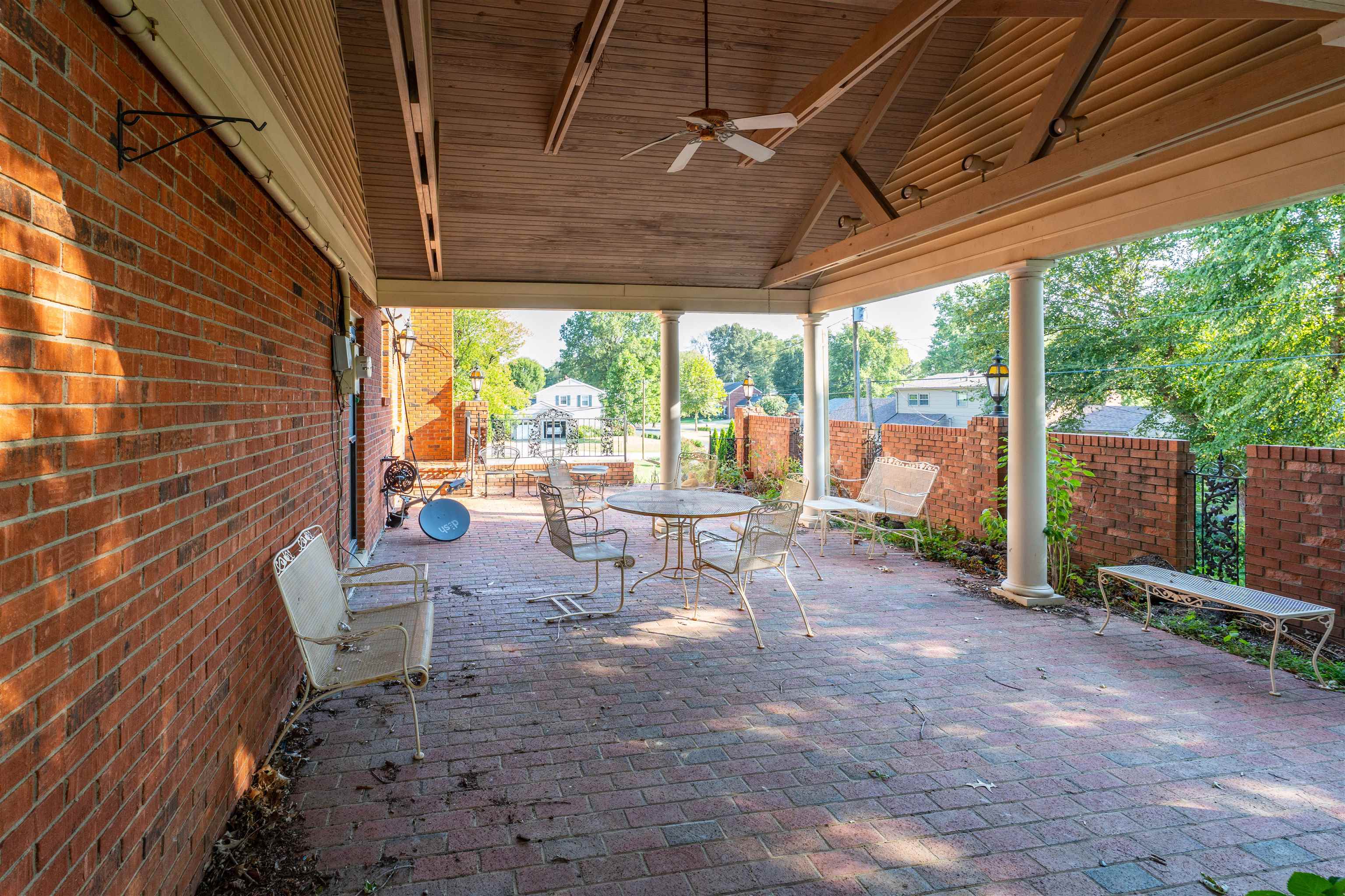 4620 Crescent Hill Dr, Owensboro, Kentucky 42303, 4 Bedrooms Bedrooms, ,2 BathroomsBathrooms,Single Family Residence,For Sale,Crescent Hill Dr,93070