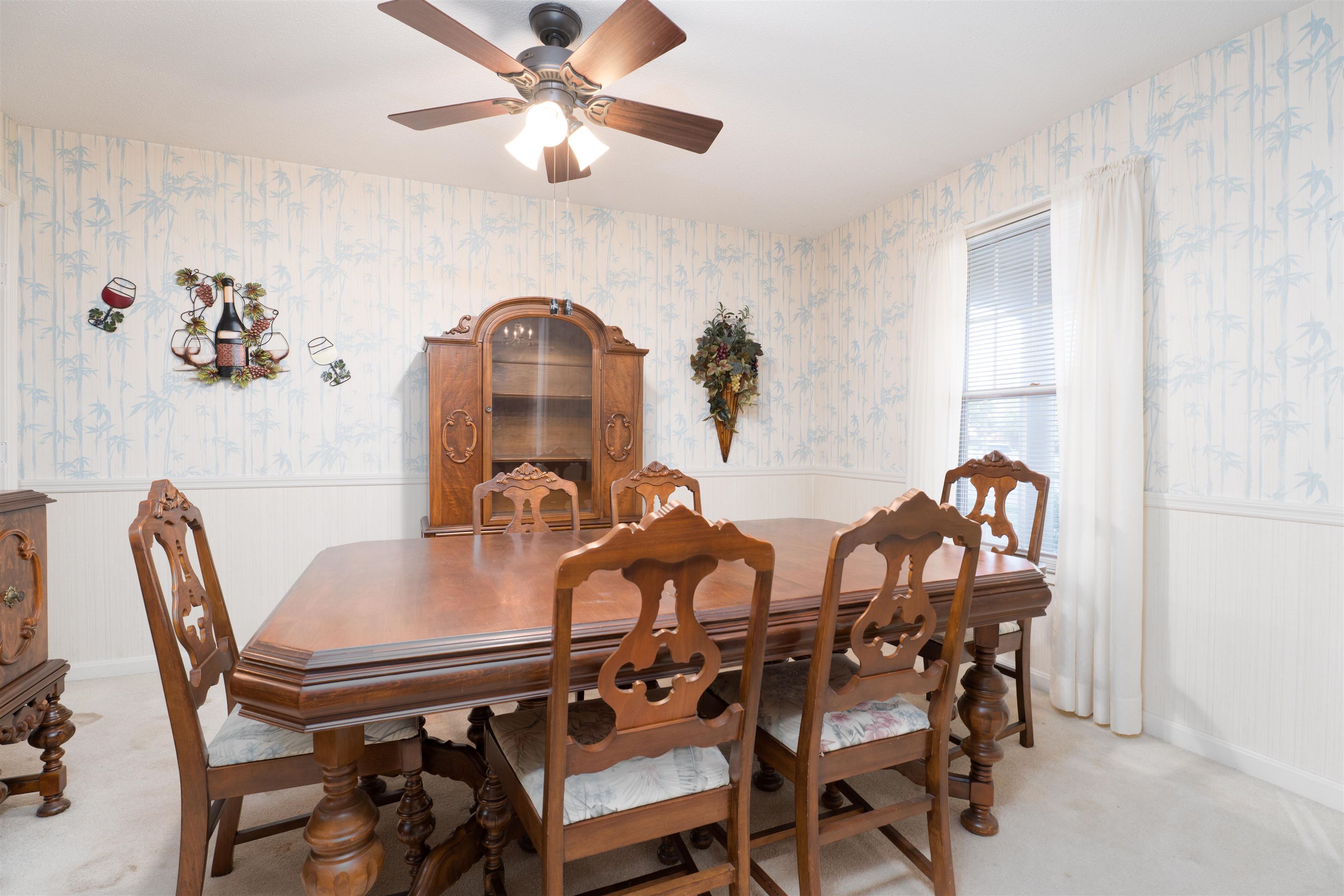 4620 Crescent Hill Dr, Owensboro, Kentucky 42303, 4 Bedrooms Bedrooms, ,2 BathroomsBathrooms,Single Family Residence,For Sale,Crescent Hill Dr,93070