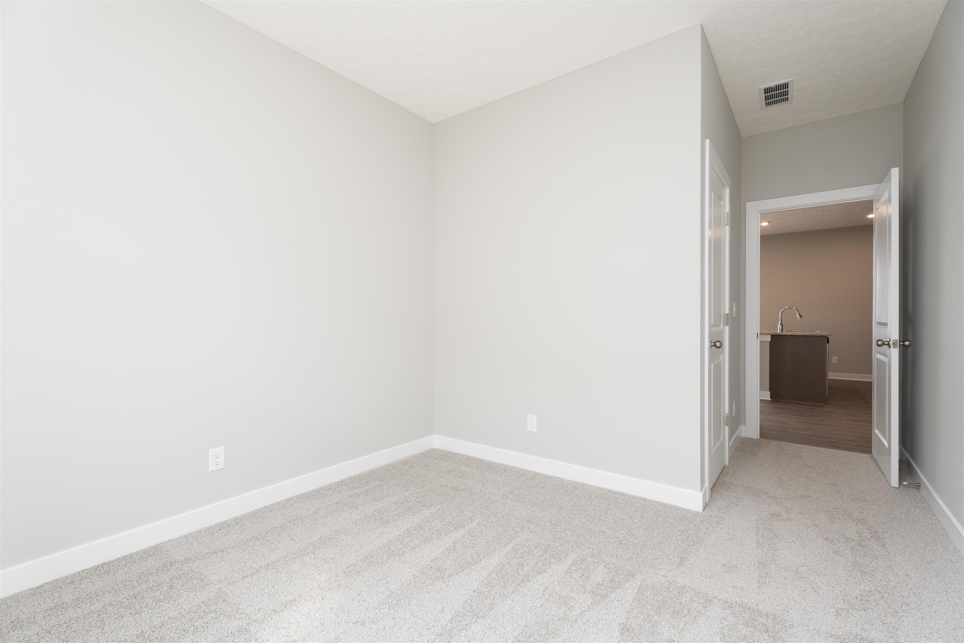 558 Alabaster Ln, Owensboro, Kentucky 42301, 3 Bedrooms Bedrooms, ,2 BathroomsBathrooms,Single Family Residence,For Sale,Alabaster Ln,93074