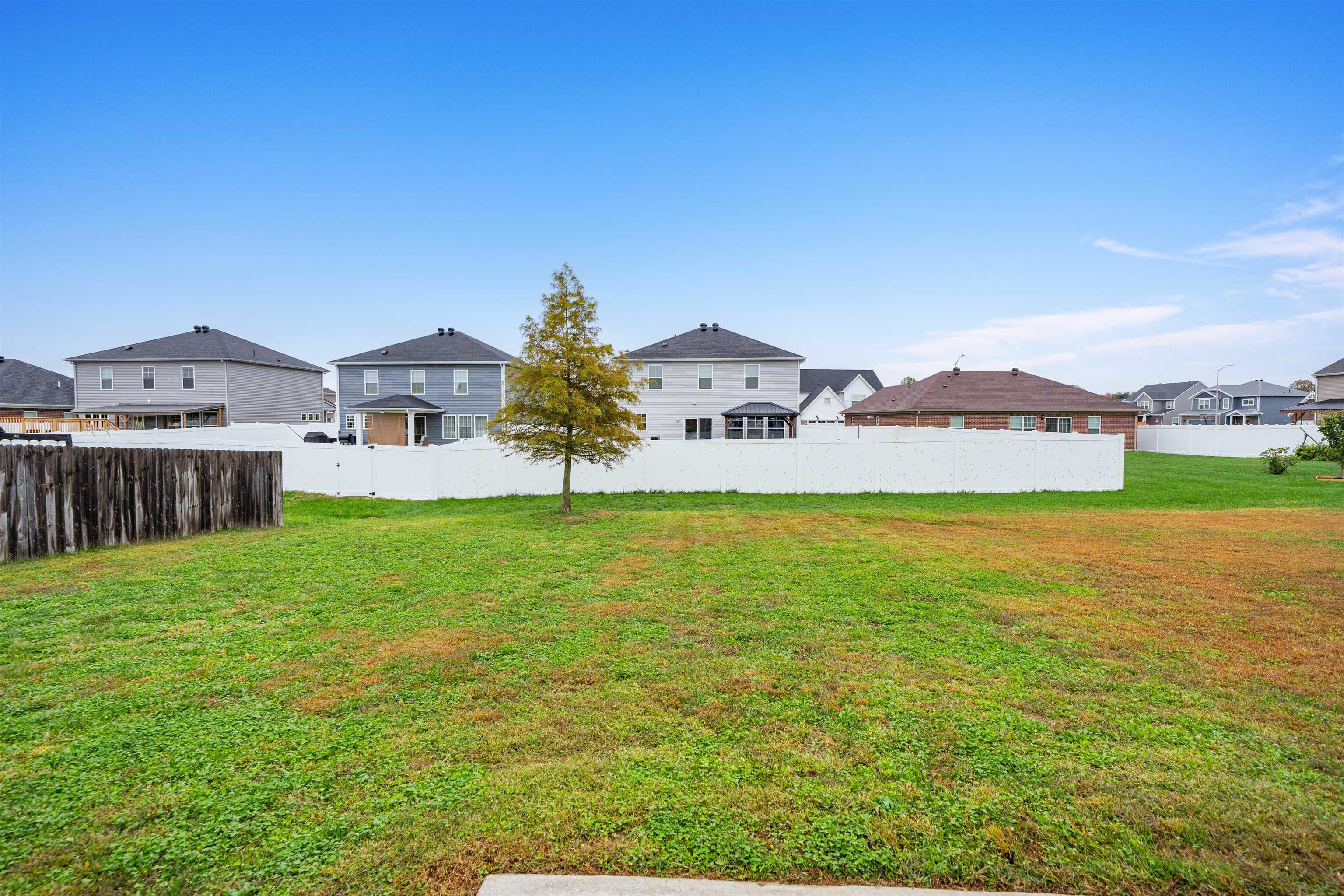 2378 Ottawa Dr, Owensboro, Kentucky 42301, 3 Bedrooms Bedrooms, ,2 BathroomsBathrooms,Single Family Residence,For Sale,Ottawa Dr,93098