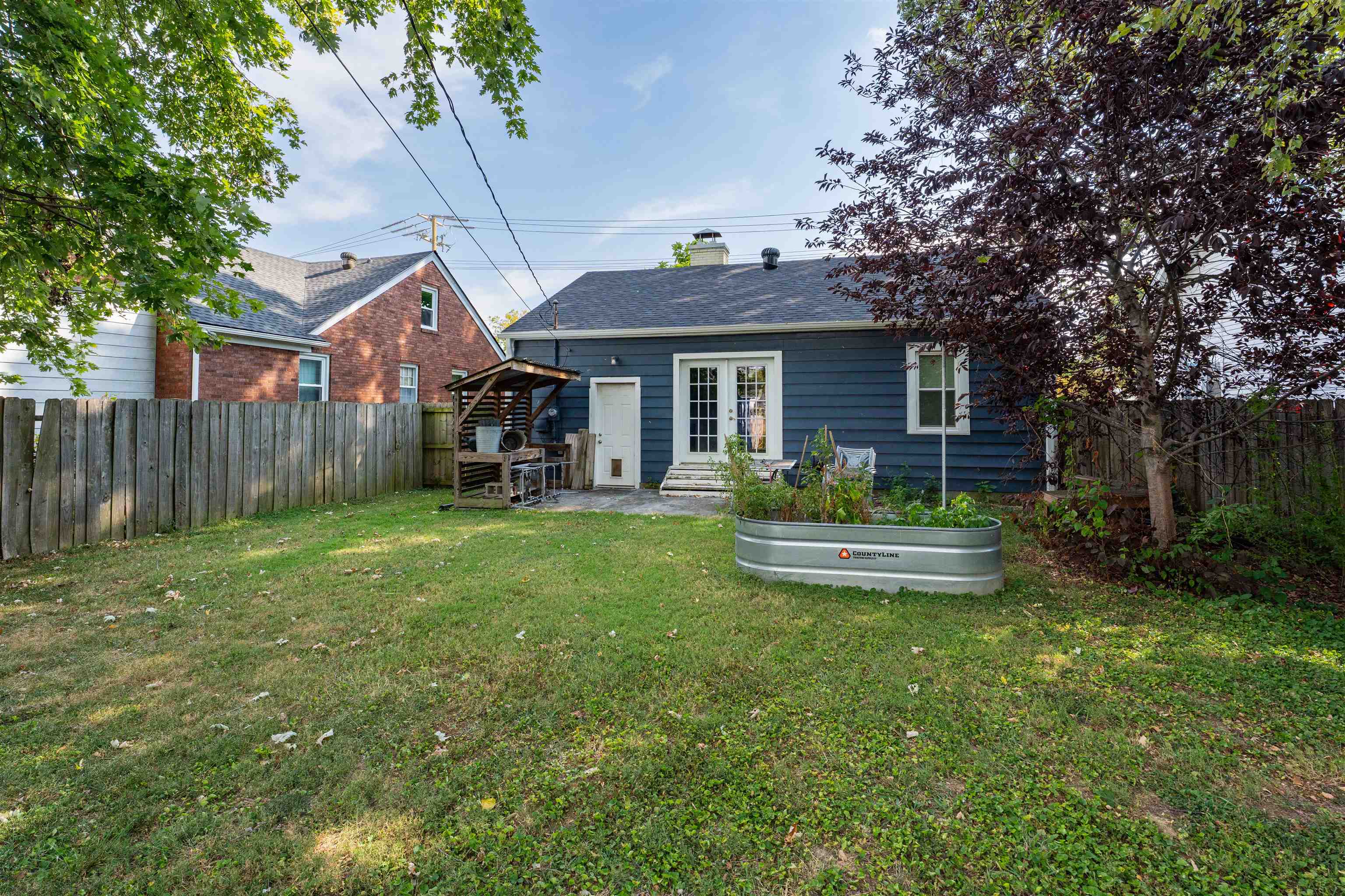 203 24th Street, Owensboro, Kentucky 42303, 2 Bedrooms Bedrooms, ,1 BathroomBathrooms,Single Family Residence,For Sale,24th Street,93100