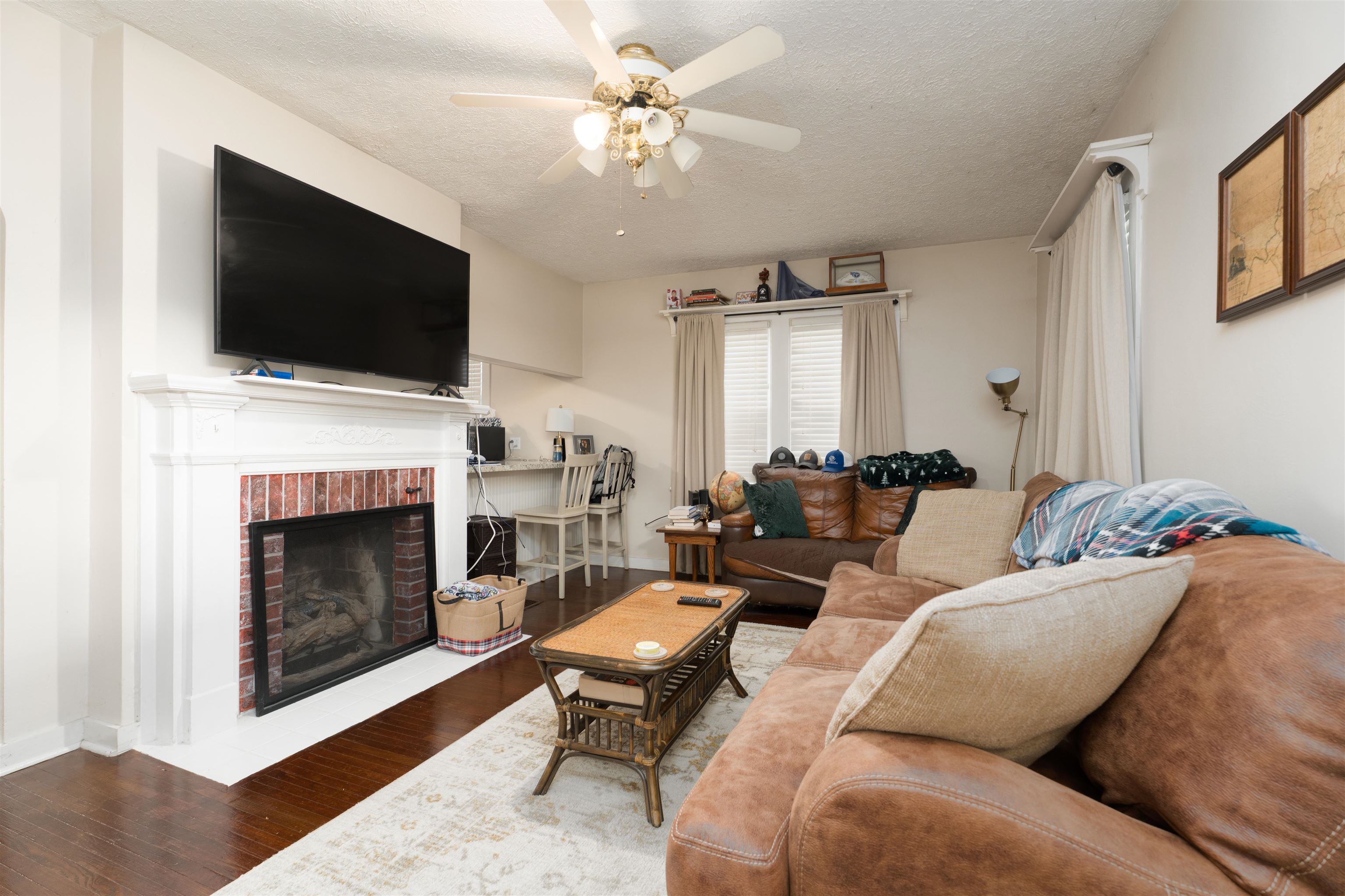 203 24th Street, Owensboro, Kentucky 42303, 2 Bedrooms Bedrooms, ,1 BathroomBathrooms,Single Family Residence,For Sale,24th Street,93100