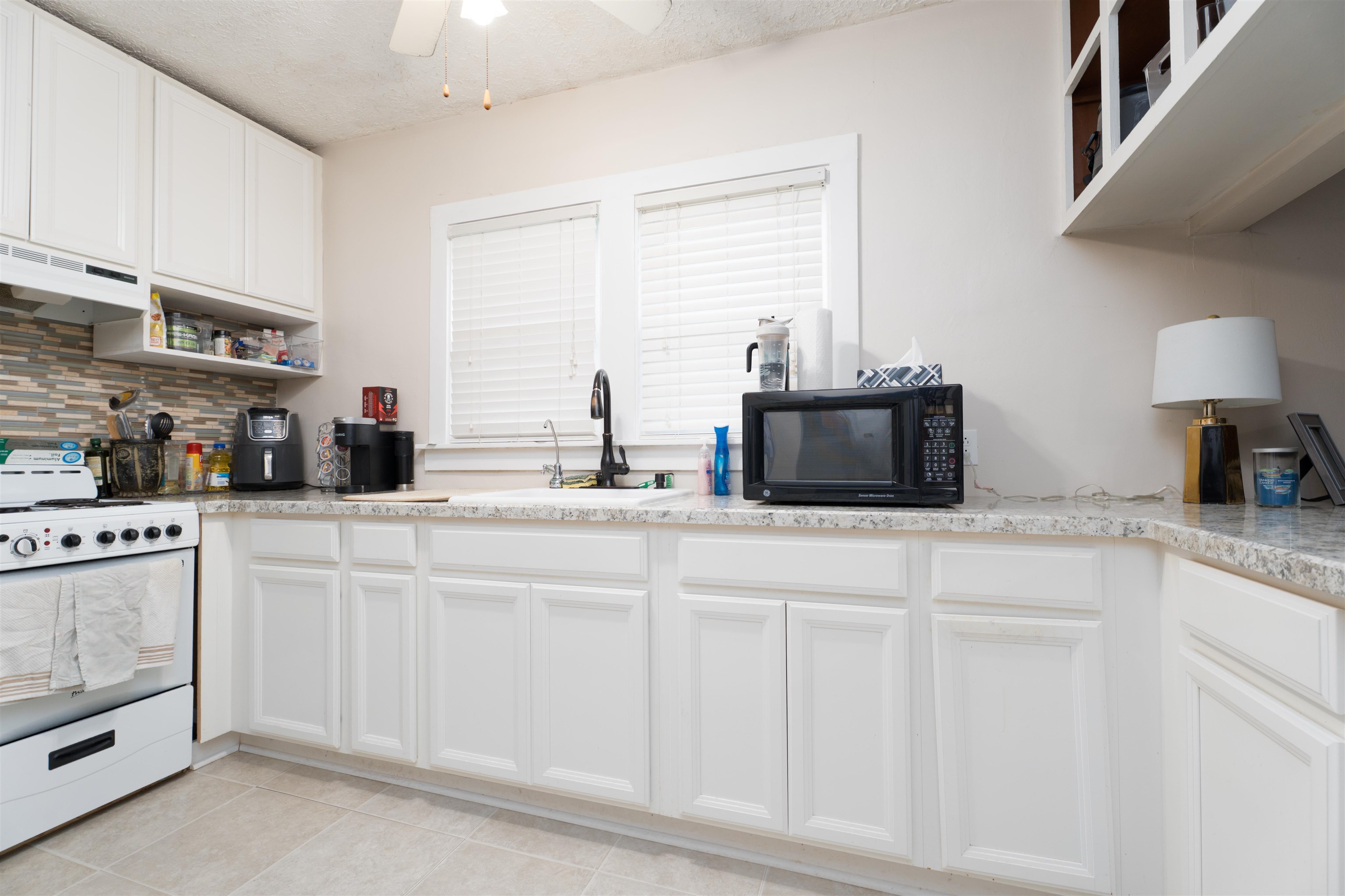 203 24th Street, Owensboro, Kentucky 42303, 2 Bedrooms Bedrooms, ,1 BathroomBathrooms,Single Family Residence,For Sale,24th Street,93100