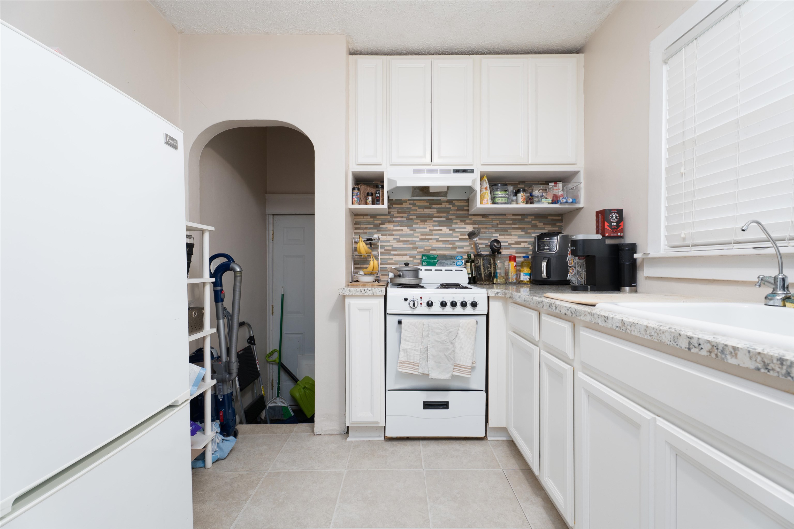 203 24th Street, Owensboro, Kentucky 42303, 2 Bedrooms Bedrooms, ,1 BathroomBathrooms,Single Family Residence,For Sale,24th Street,93100