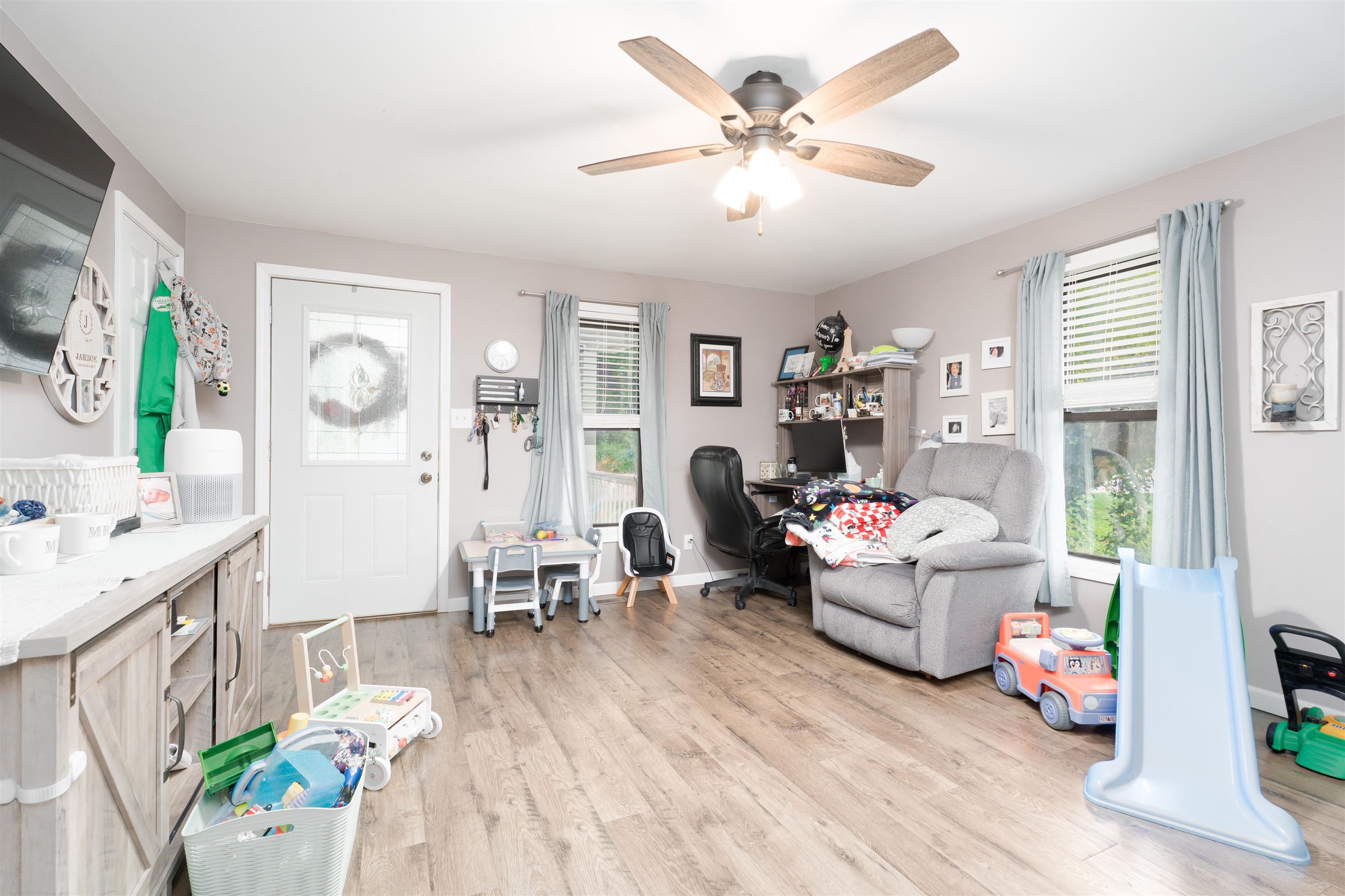 305 Harrison St., Hawesville, Kentucky 42348, 2 Bedrooms Bedrooms, ,1 BathroomBathrooms,Single Family Residence,For Sale,Harrison St.,93101
