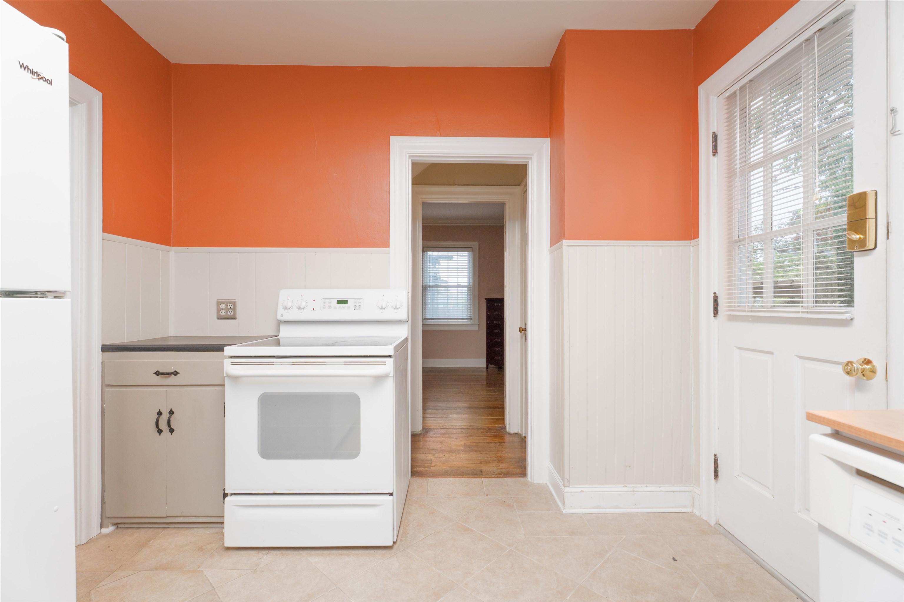 2216 Locust St, Owensboro, Kentucky 42301, 2 Bedrooms Bedrooms, ,1 BathroomBathrooms,Single Family Residence,For Sale,Locust St,93106