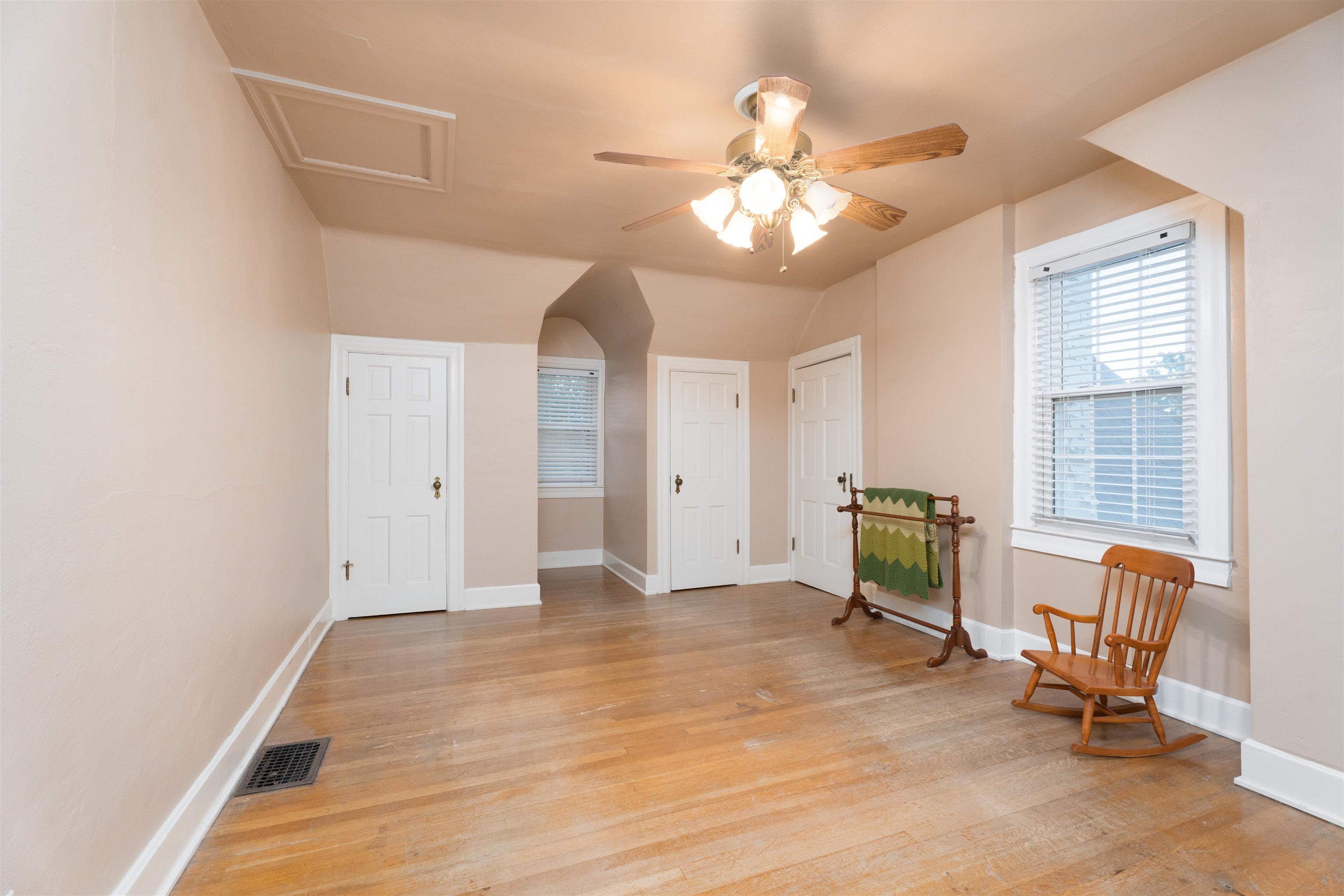 2216 Locust St, Owensboro, Kentucky 42301, 2 Bedrooms Bedrooms, ,1 BathroomBathrooms,Single Family Residence,For Sale,Locust St,93106