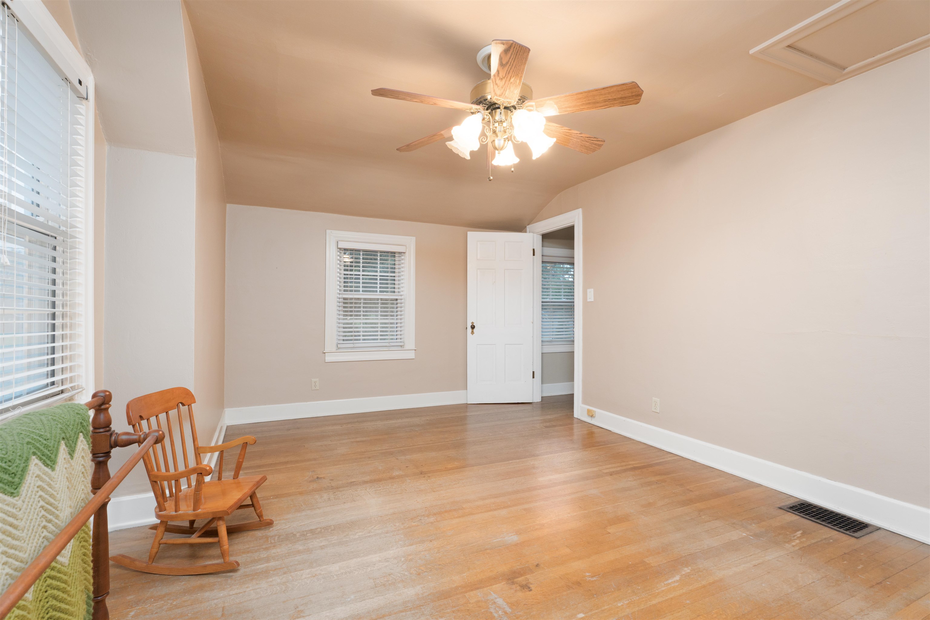 2216 Locust St, Owensboro, Kentucky 42301, 2 Bedrooms Bedrooms, ,1 BathroomBathrooms,Single Family Residence,For Sale,Locust St,93106