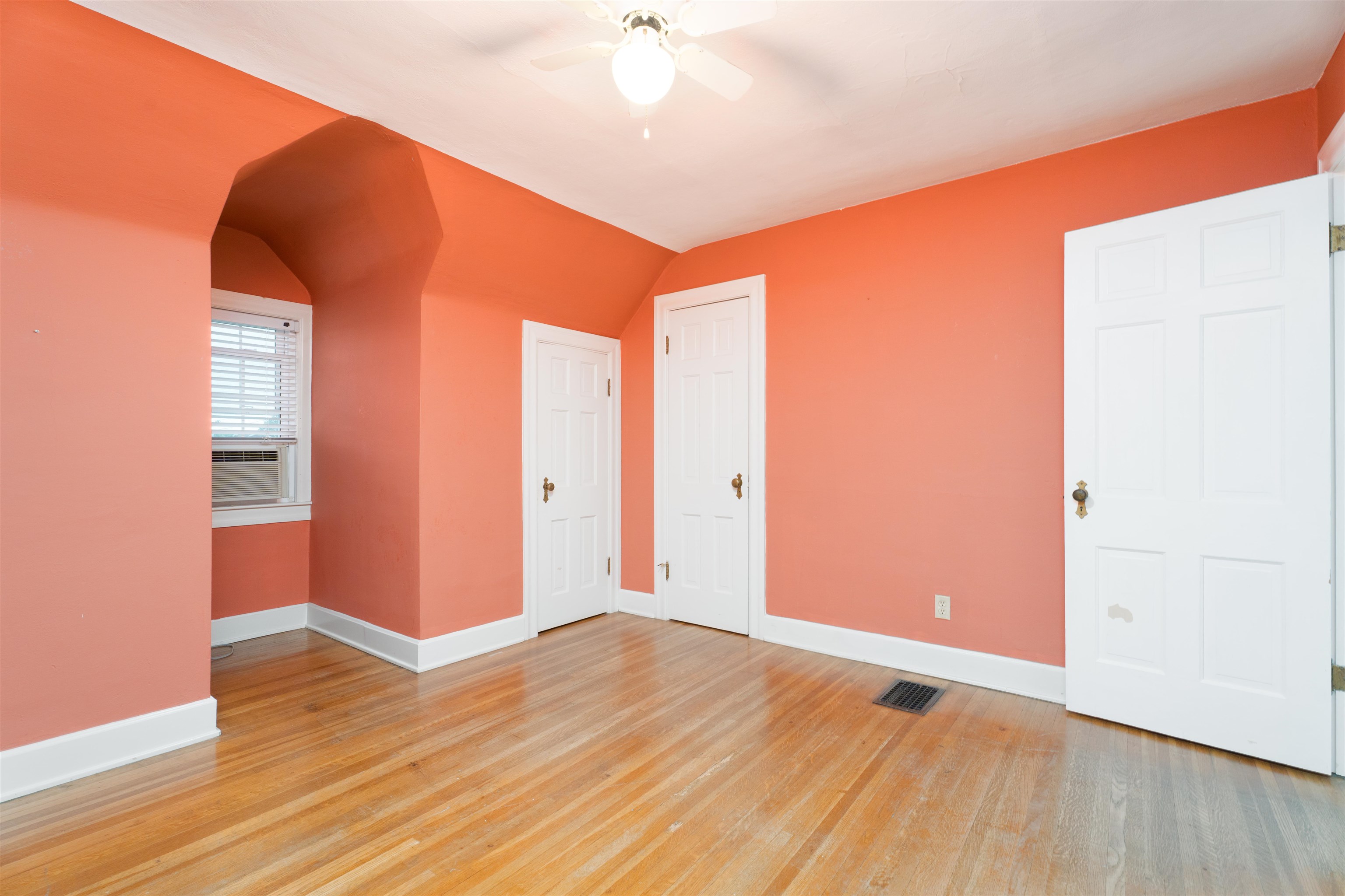 2216 Locust St, Owensboro, Kentucky 42301, 2 Bedrooms Bedrooms, ,1 BathroomBathrooms,Single Family Residence,For Sale,Locust St,93106