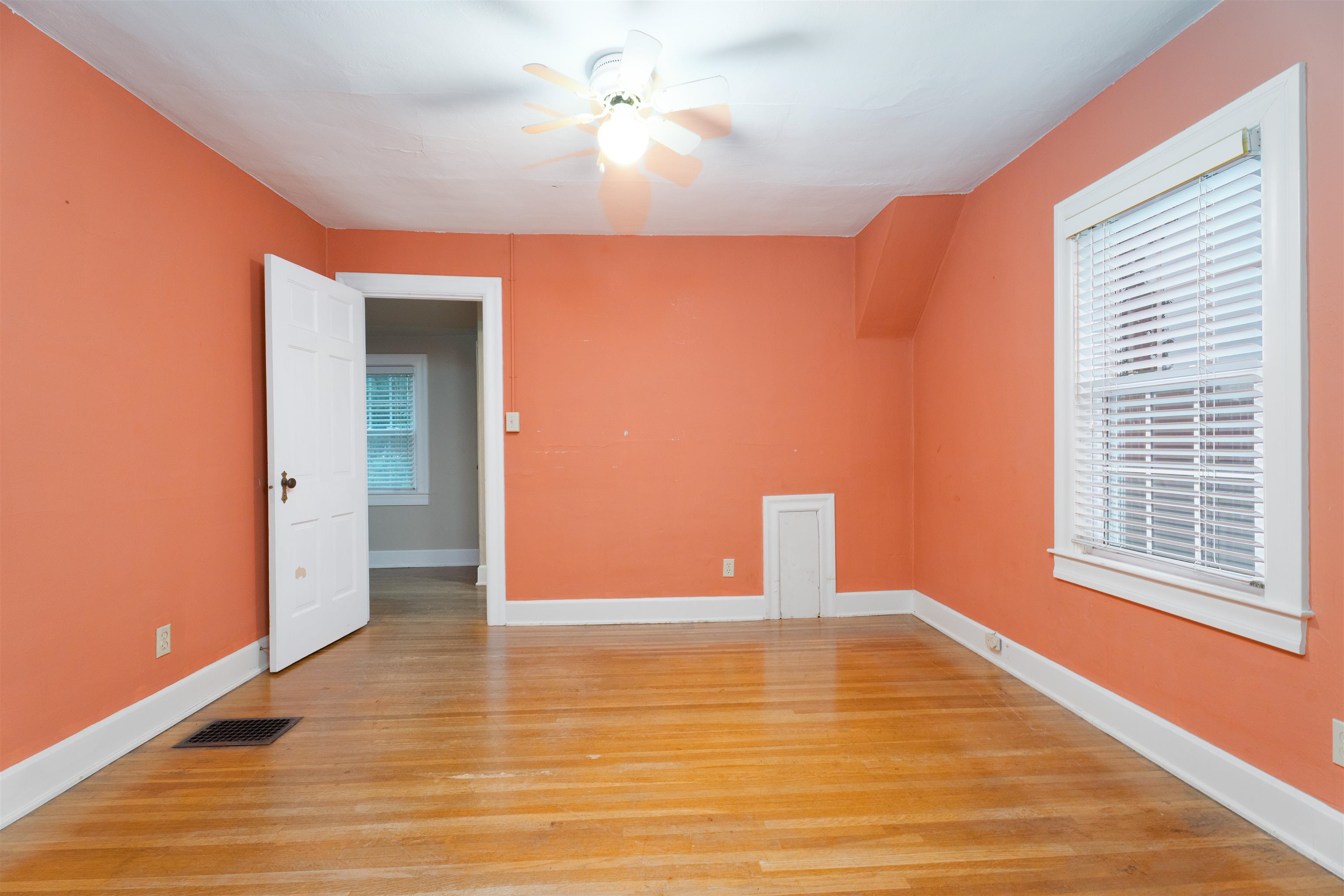 2216 Locust St, Owensboro, Kentucky 42301, 2 Bedrooms Bedrooms, ,1 BathroomBathrooms,Single Family Residence,For Sale,Locust St,93106