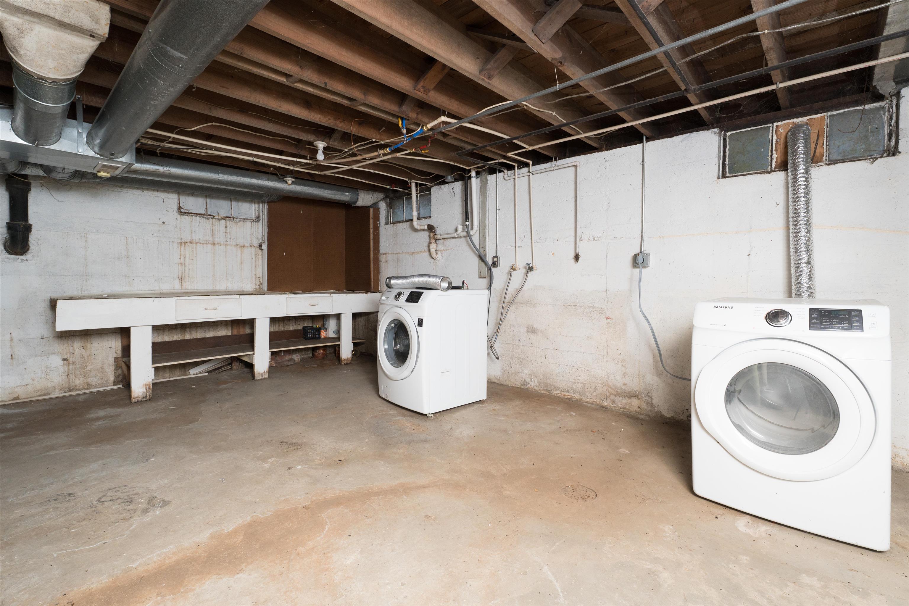 2216 Locust St, Owensboro, Kentucky 42301, 2 Bedrooms Bedrooms, ,1 BathroomBathrooms,Single Family Residence,For Sale,Locust St,93106