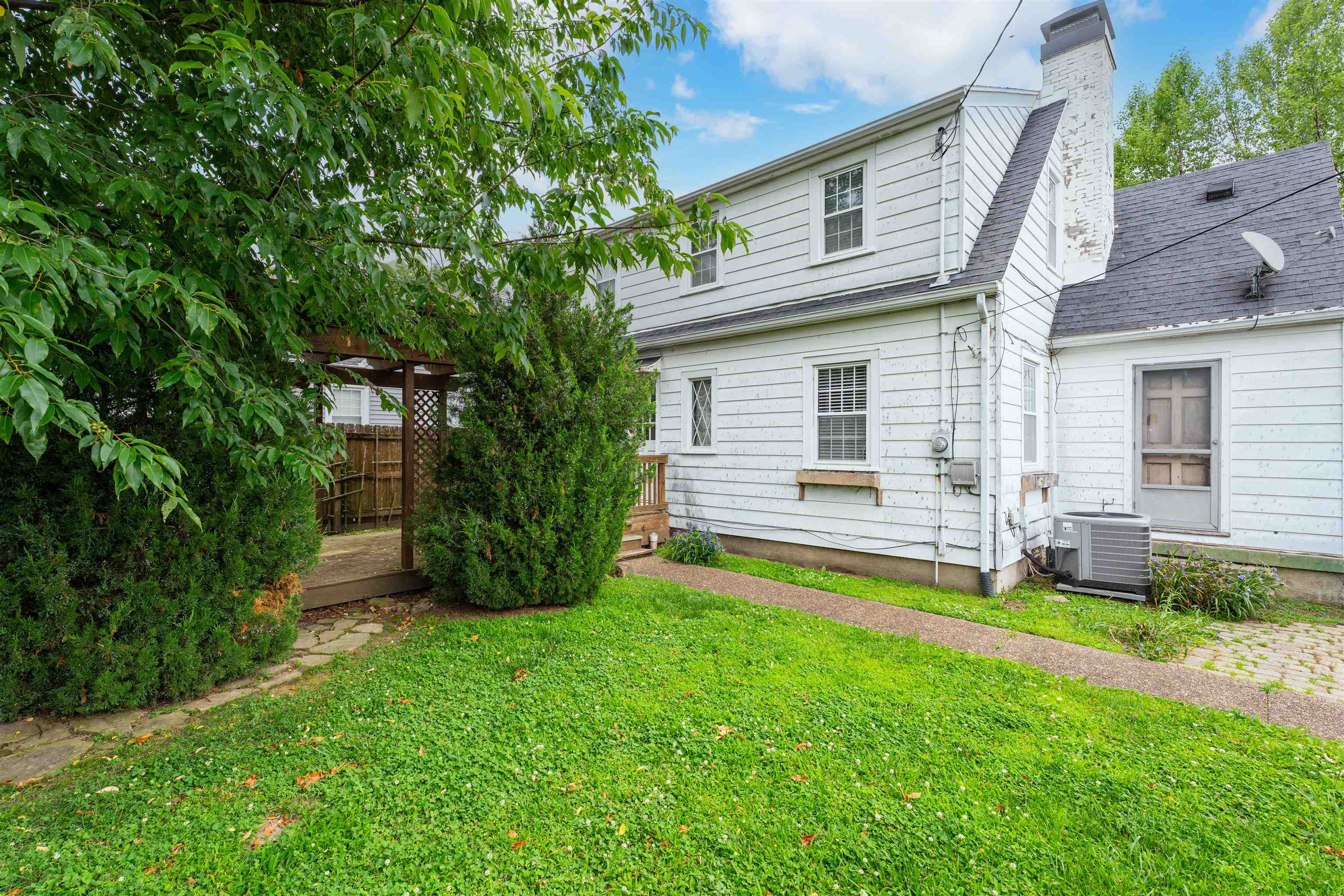 2216 Locust St, Owensboro, Kentucky 42301, 2 Bedrooms Bedrooms, ,1 BathroomBathrooms,Single Family Residence,For Sale,Locust St,93106