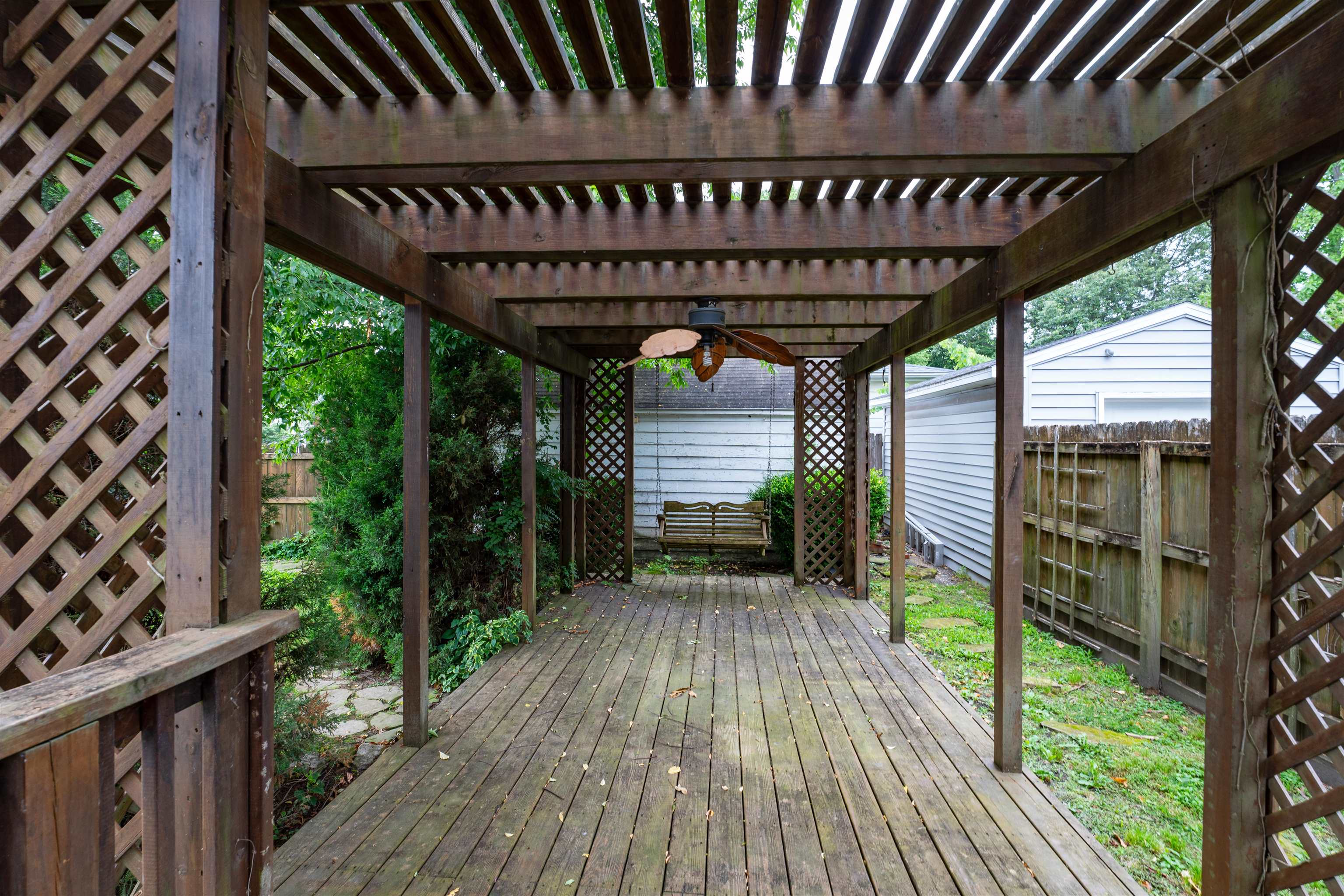 2216 Locust St, Owensboro, Kentucky 42301, 2 Bedrooms Bedrooms, ,1 BathroomBathrooms,Single Family Residence,For Sale,Locust St,93106