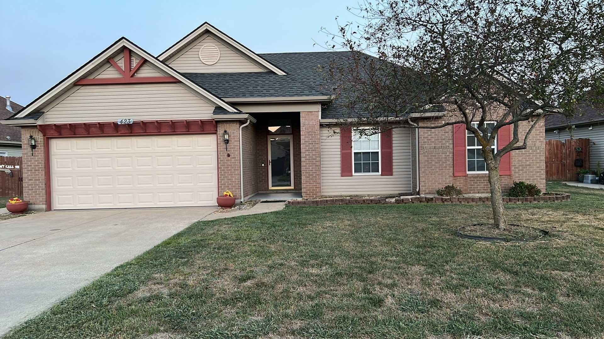 423 Somerset Ct, Owensboro, Kentucky 42301, 3 Bedrooms Bedrooms, ,2 BathroomsBathrooms,Single Family Residence,For Sale,Somerset Ct,93112