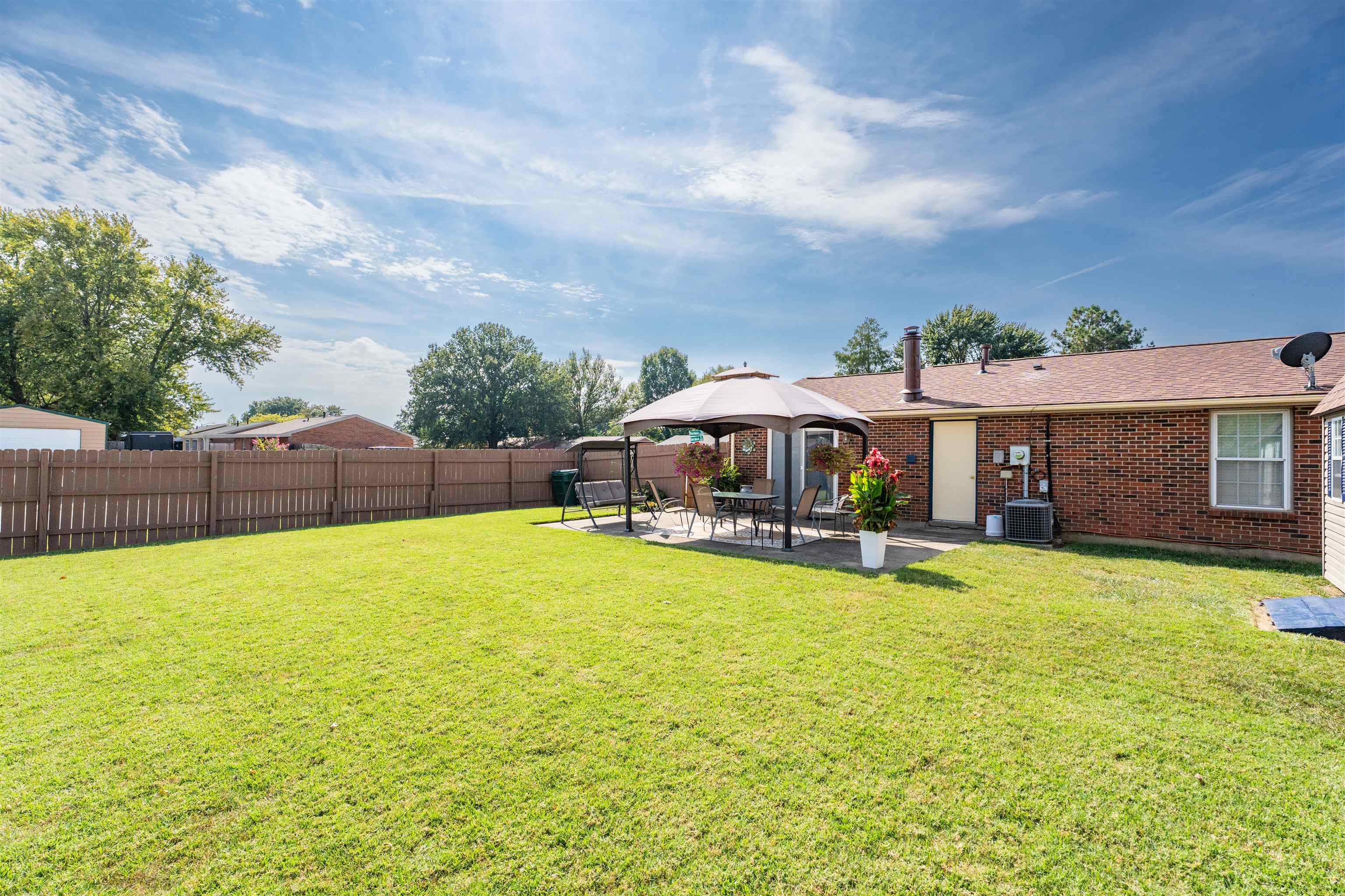 2501 Strickland Dr, Owensboro, Kentucky 42301, 3 Bedrooms Bedrooms, ,1 BathroomBathrooms,Single Family Residence,For Sale,Strickland Dr,93132