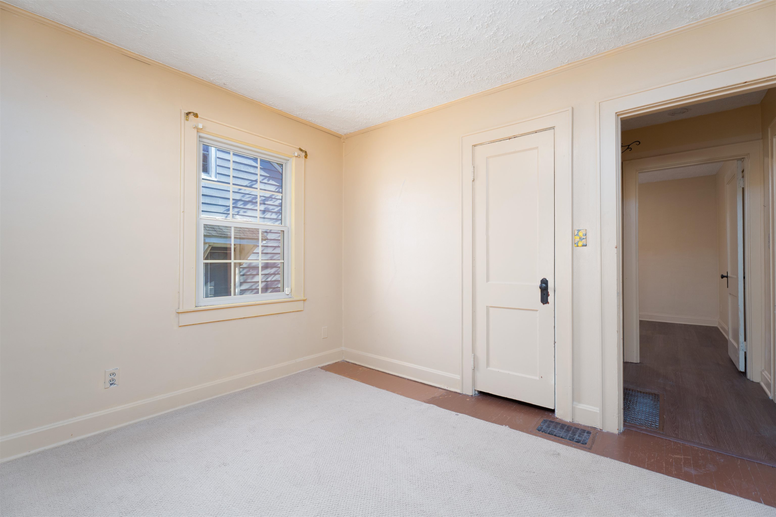 518 Birkhead Ave, Owensboro, Kentucky 42303, 2 Bedrooms Bedrooms, ,1 BathroomBathrooms,Single Family Residence,For Sale,Birkhead Ave,93142