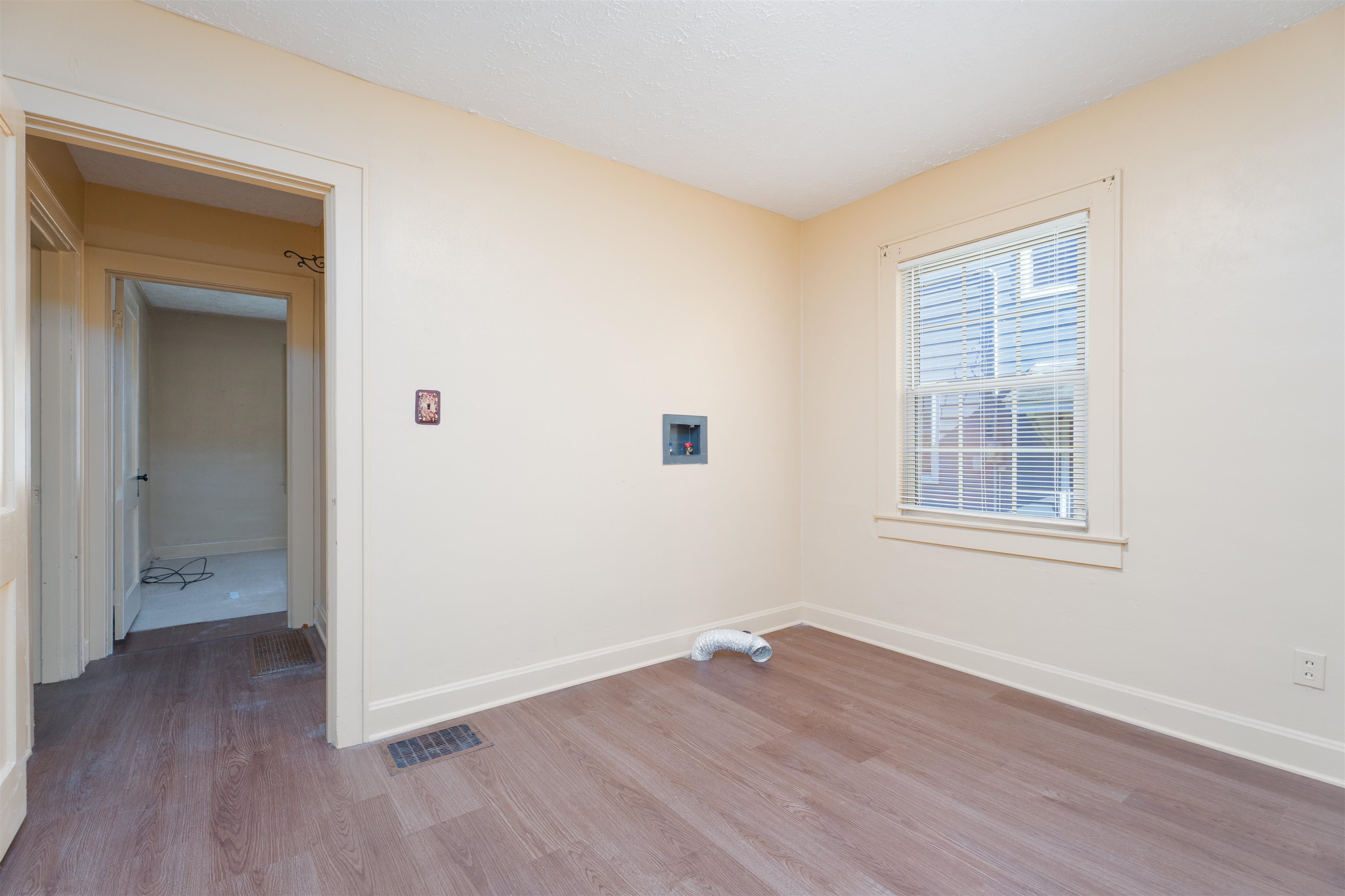 518 Birkhead Ave, Owensboro, Kentucky 42303, 2 Bedrooms Bedrooms, ,1 BathroomBathrooms,Single Family Residence,For Sale,Birkhead Ave,93142