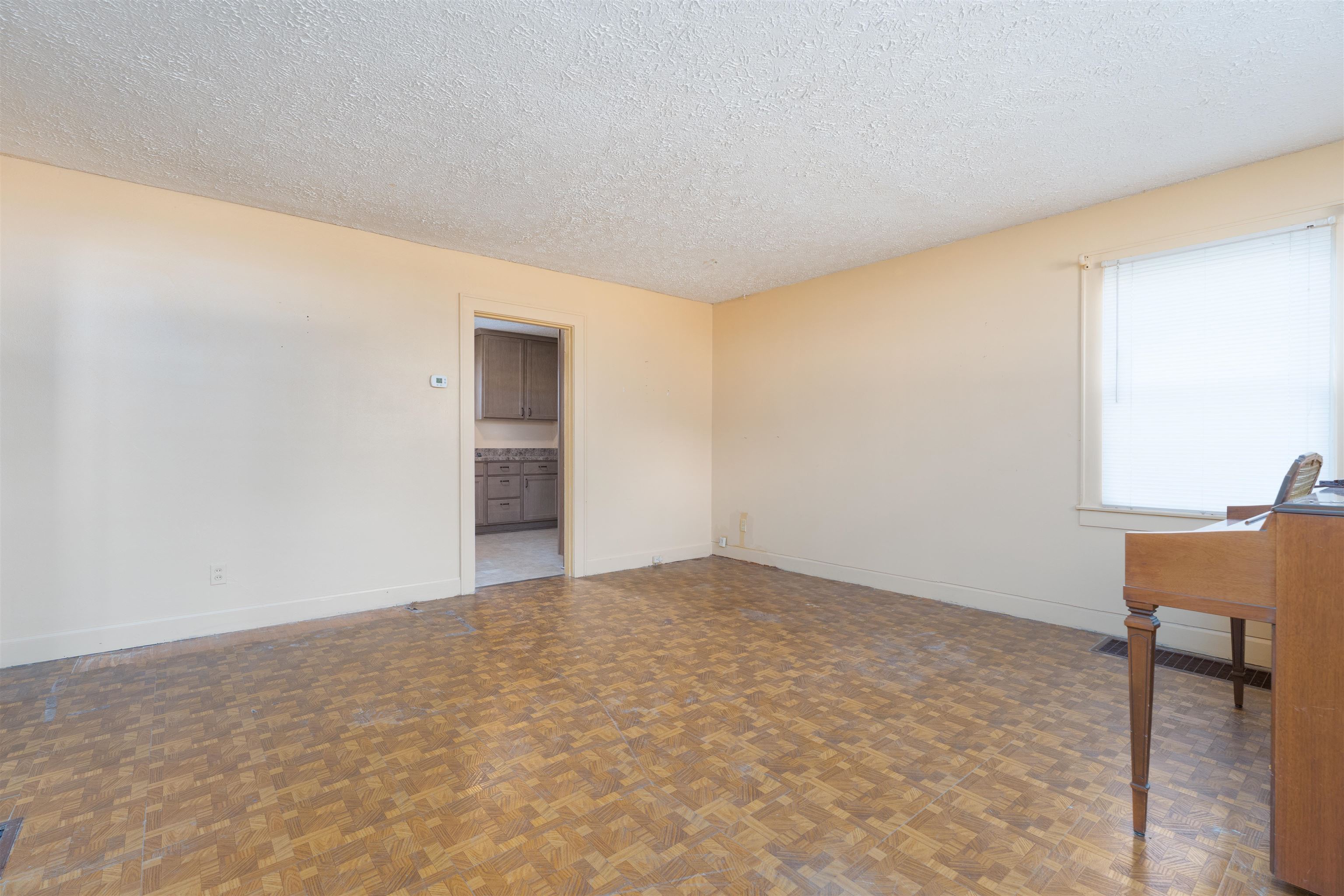 518 Birkhead Ave, Owensboro, Kentucky 42303, 2 Bedrooms Bedrooms, ,1 BathroomBathrooms,Single Family Residence,For Sale,Birkhead Ave,93142