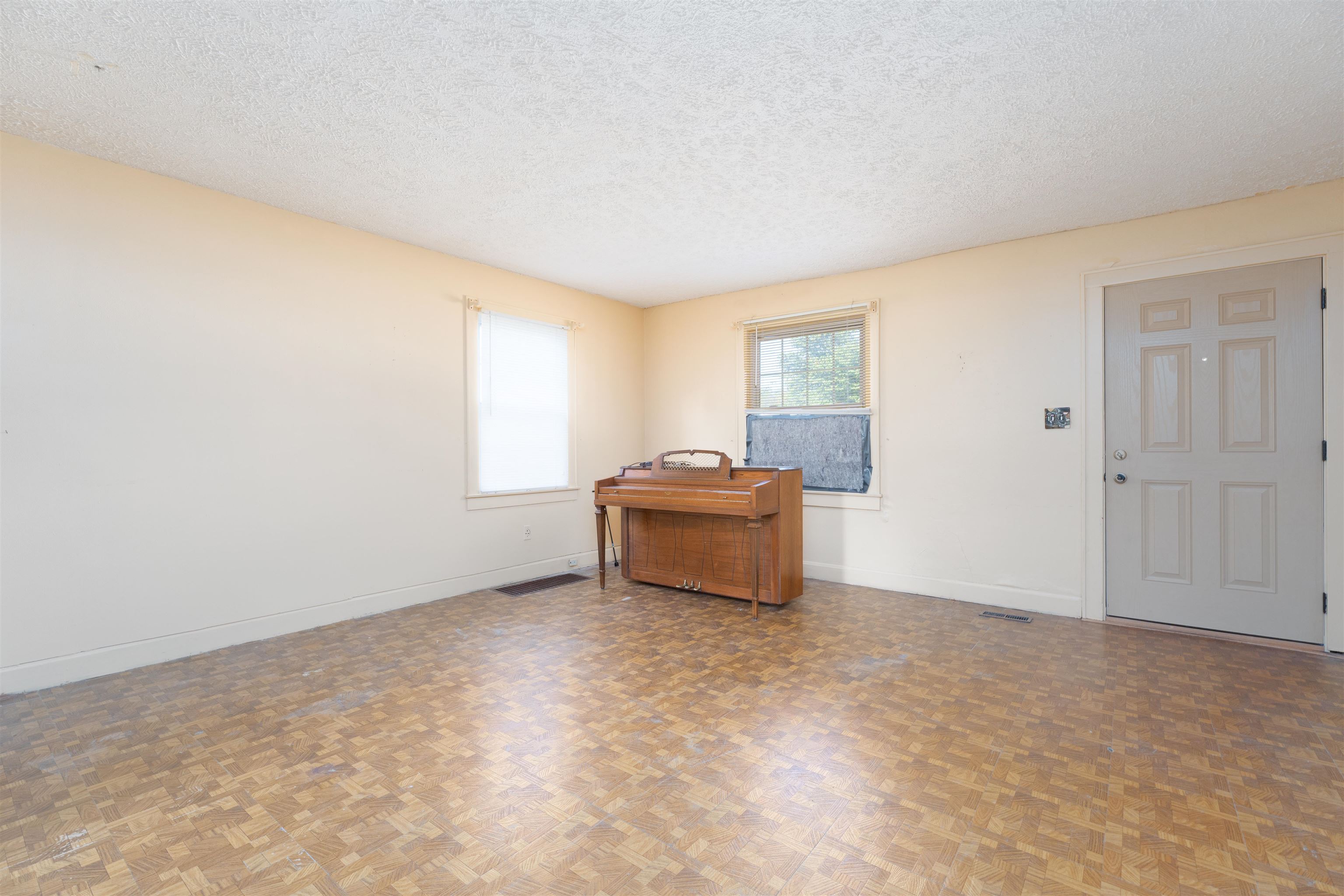 518 Birkhead Ave, Owensboro, Kentucky 42303, 2 Bedrooms Bedrooms, ,1 BathroomBathrooms,Single Family Residence,For Sale,Birkhead Ave,93142