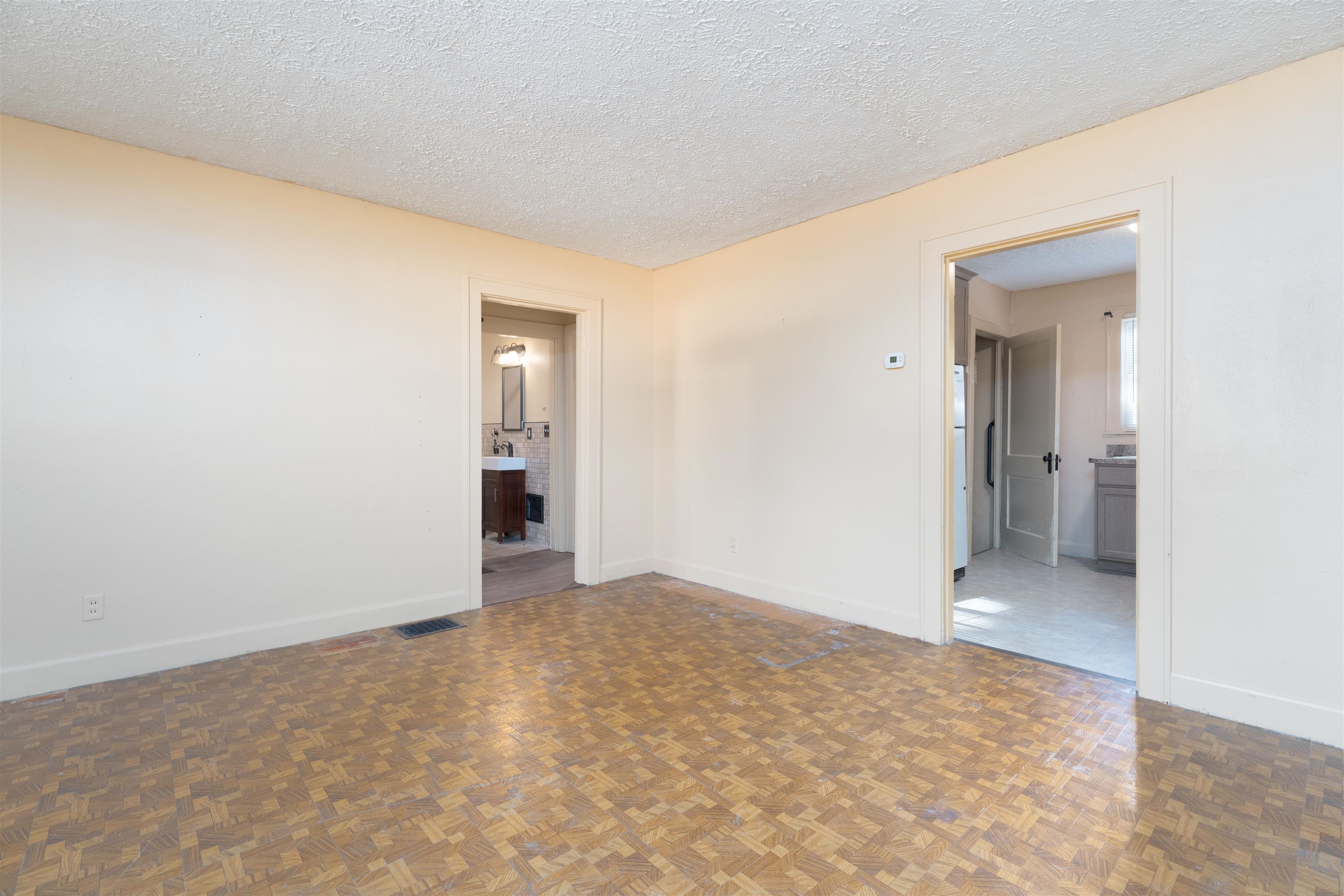 518 Birkhead Ave, Owensboro, Kentucky 42303, 2 Bedrooms Bedrooms, ,1 BathroomBathrooms,Single Family Residence,For Sale,Birkhead Ave,93142