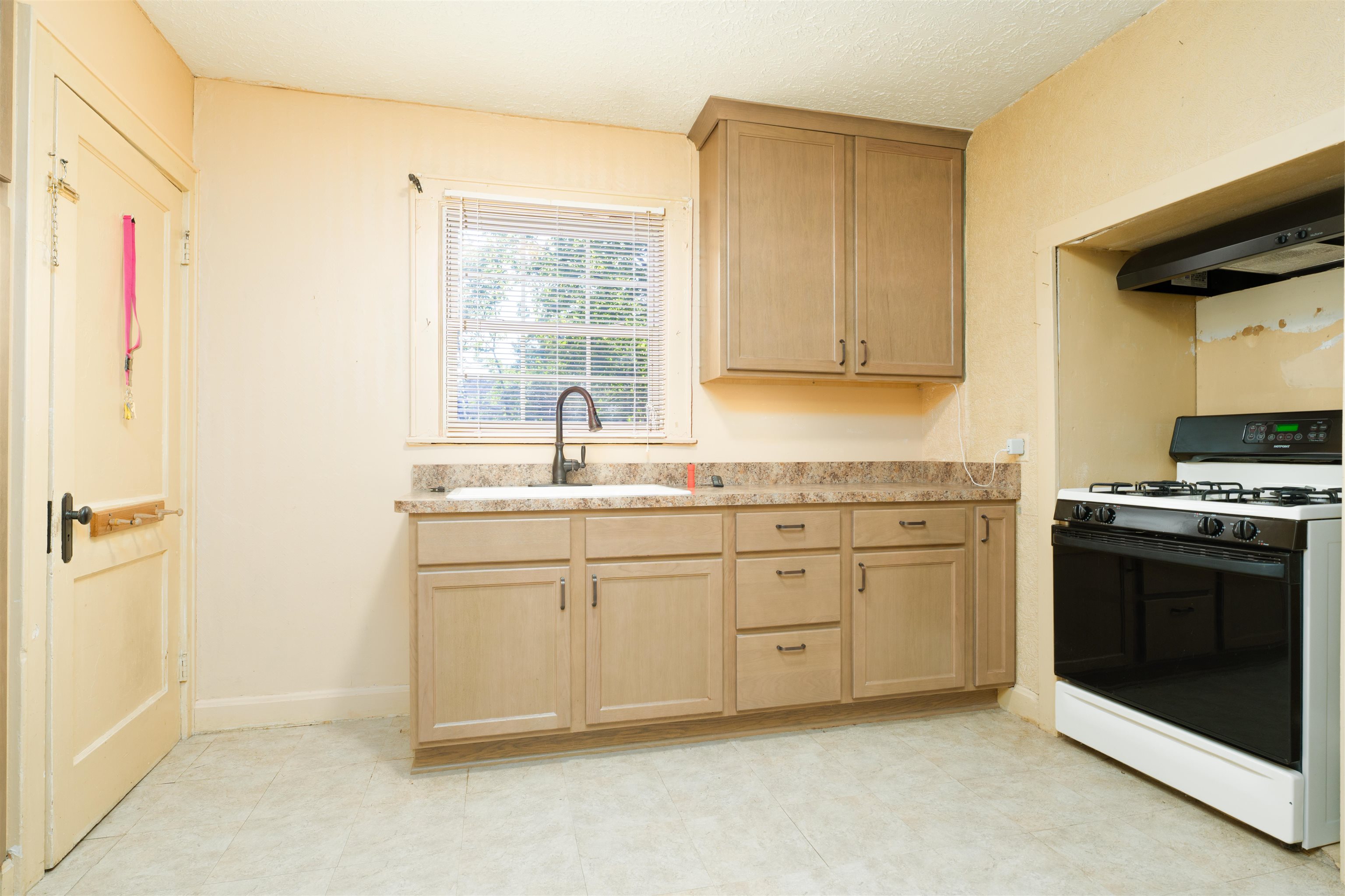 518 Birkhead Ave, Owensboro, Kentucky 42303, 2 Bedrooms Bedrooms, ,1 BathroomBathrooms,Single Family Residence,For Sale,Birkhead Ave,93142