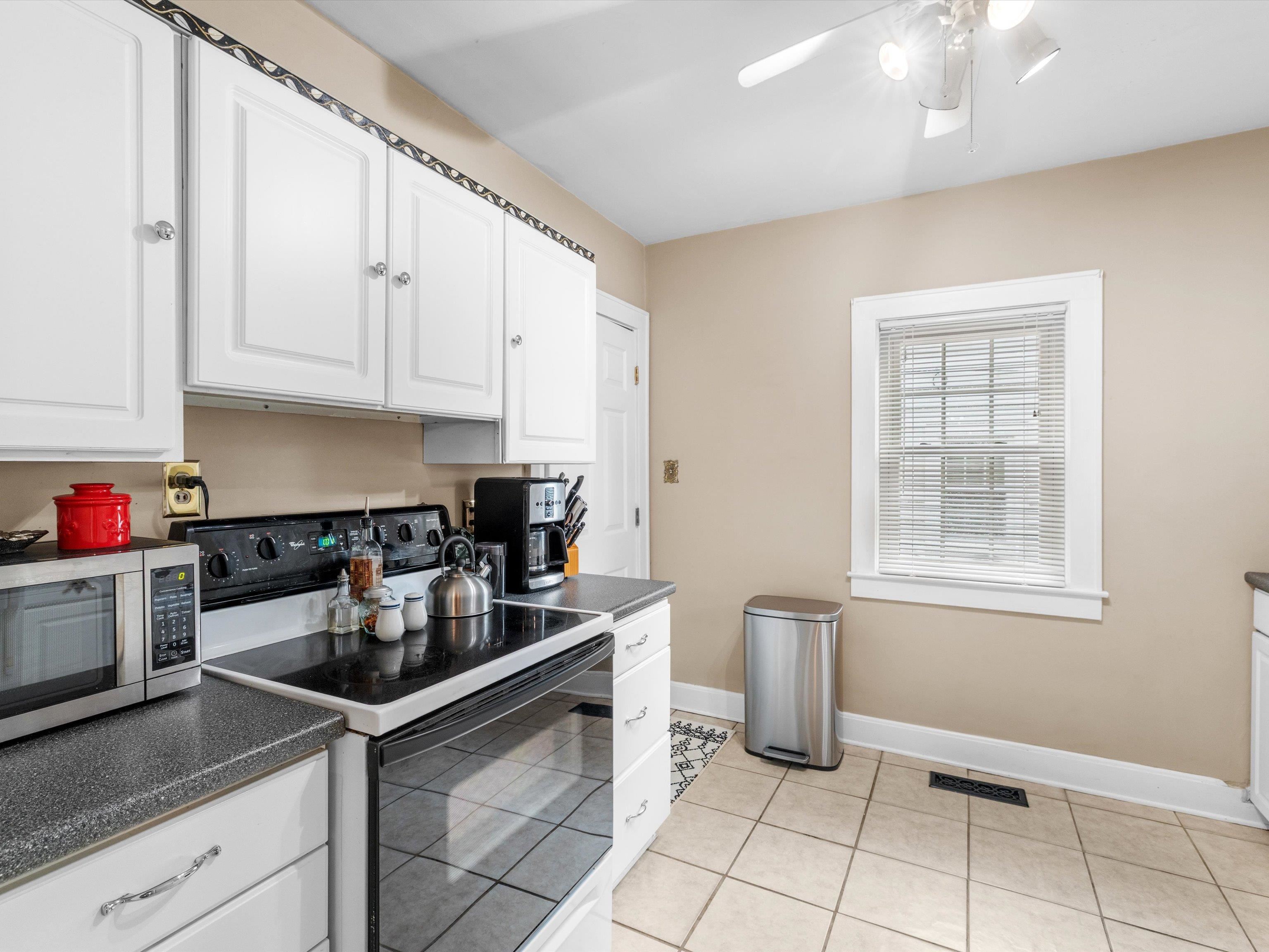 2320 Cedar St, Owensboro, Kentucky 42301, 2 Bedrooms Bedrooms, ,1 BathroomBathrooms,Single Family Residence,For Sale,Cedar St,93143