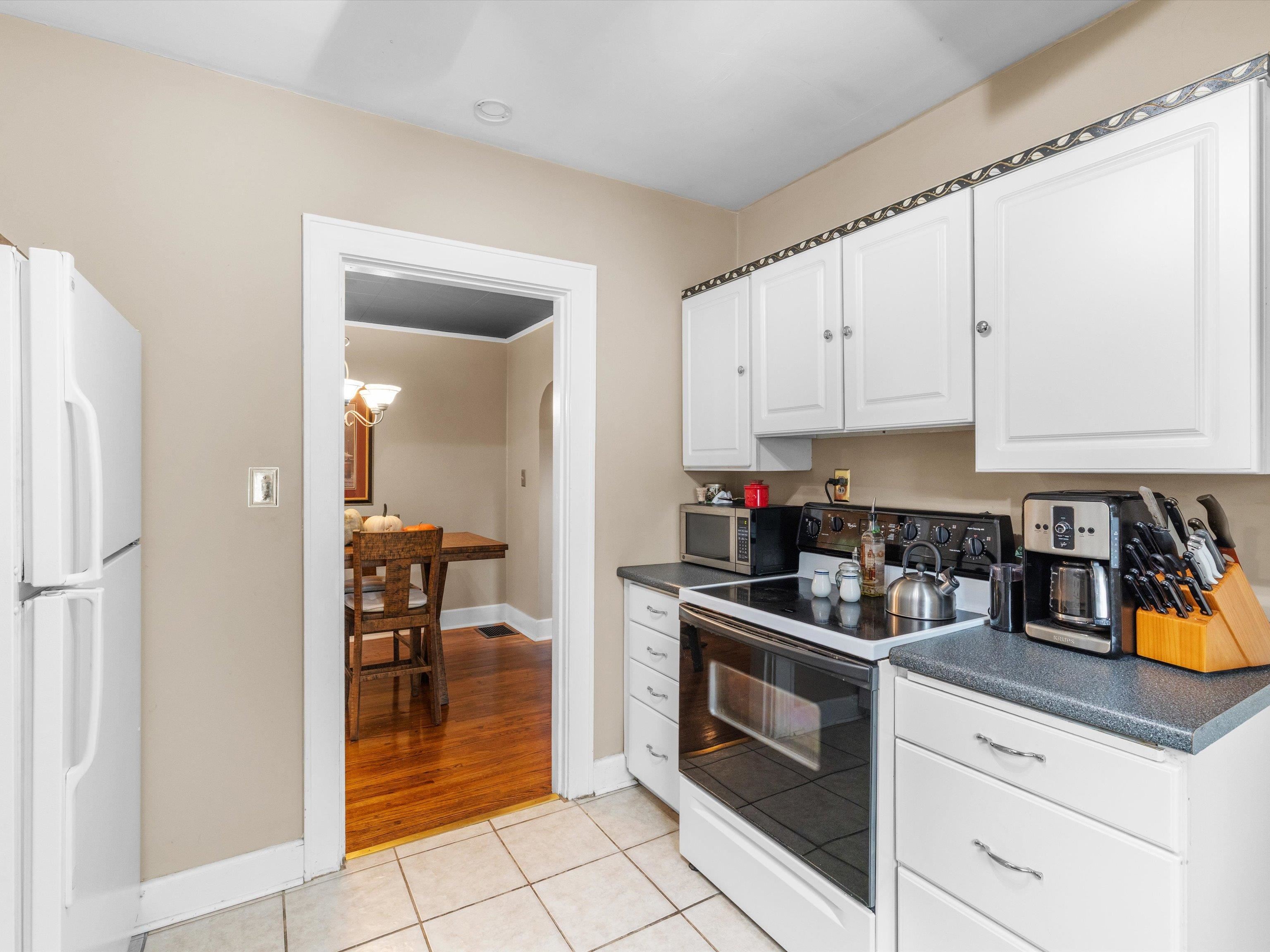 2320 Cedar St, Owensboro, Kentucky 42301, 2 Bedrooms Bedrooms, ,1 BathroomBathrooms,Single Family Residence,For Sale,Cedar St,93143