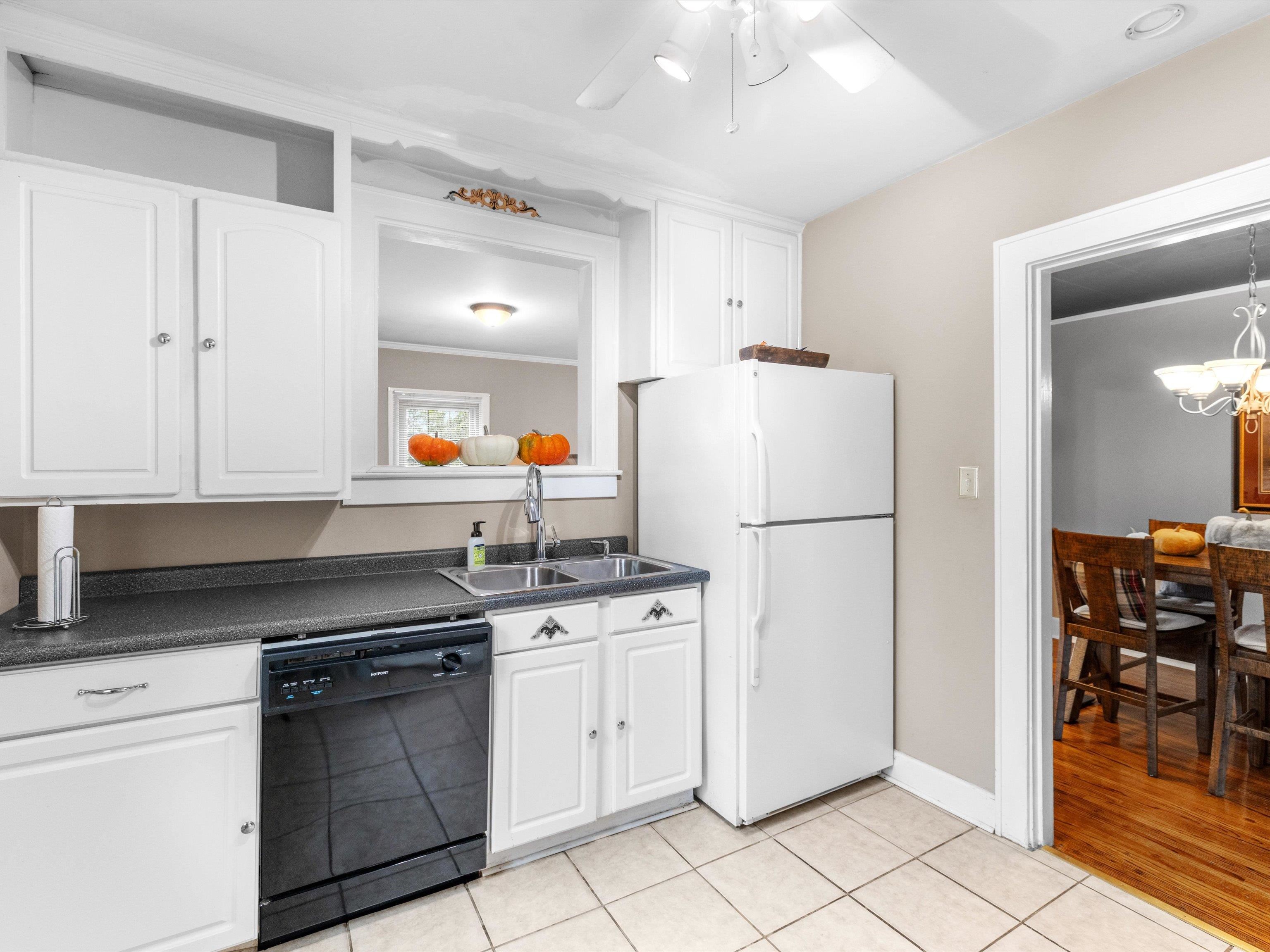 2320 Cedar St, Owensboro, Kentucky 42301, 2 Bedrooms Bedrooms, ,1 BathroomBathrooms,Single Family Residence,For Sale,Cedar St,93143