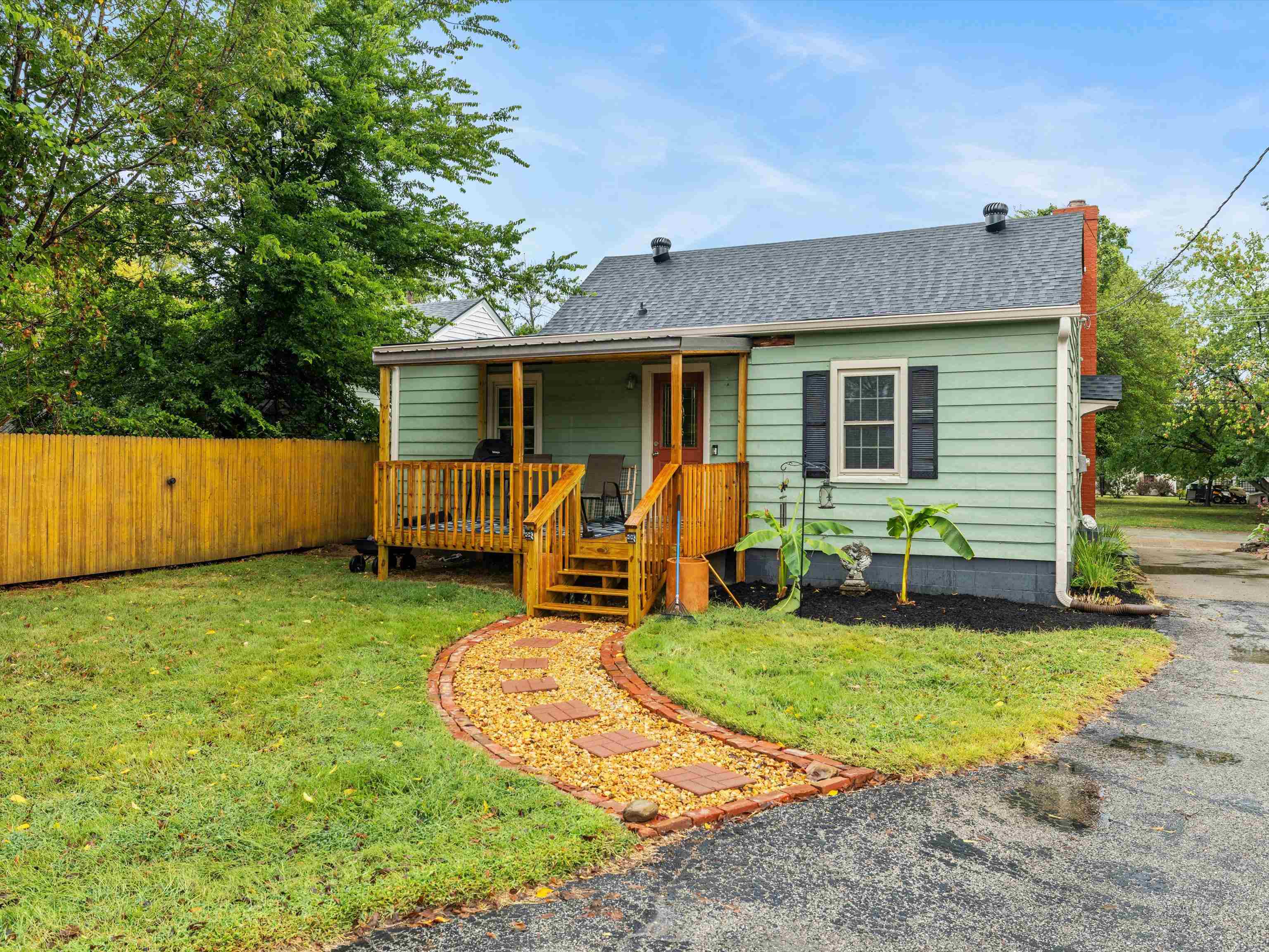 2320 Cedar St, Owensboro, Kentucky 42301, 2 Bedrooms Bedrooms, ,1 BathroomBathrooms,Single Family Residence,For Sale,Cedar St,93143