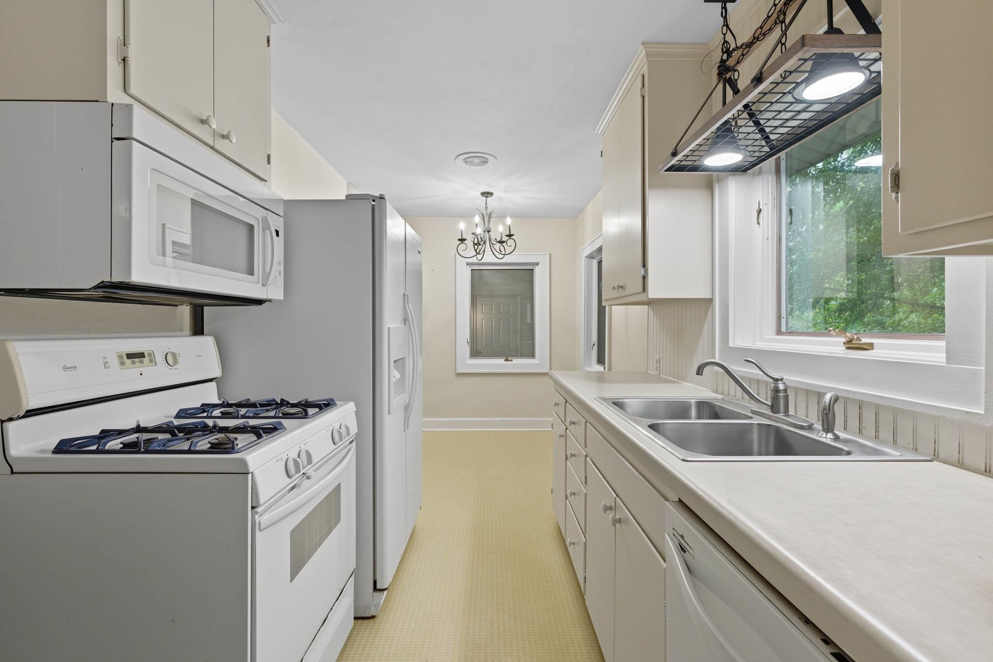 5611 Jones Road, Owensboro, Kentucky 42303, 2 Bedrooms Bedrooms, ,1 BathroomBathrooms,Single Family Residence,For Sale,Jones Road,93172