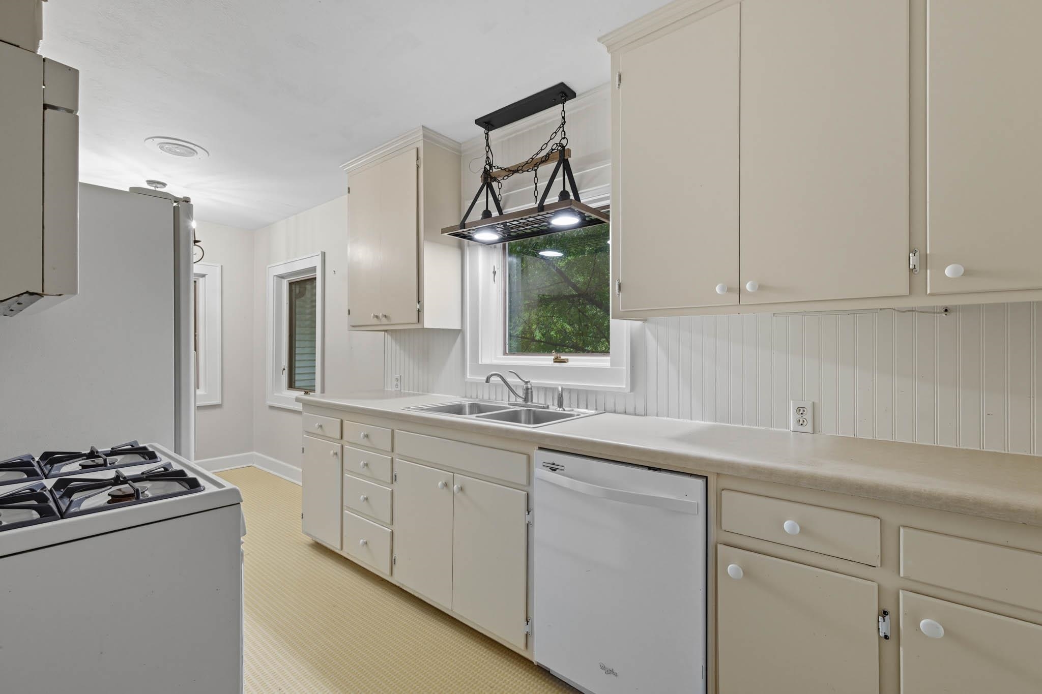 5611 Jones Road, Owensboro, Kentucky 42303, 2 Bedrooms Bedrooms, ,1 BathroomBathrooms,Single Family Residence,For Sale,Jones Road,93172