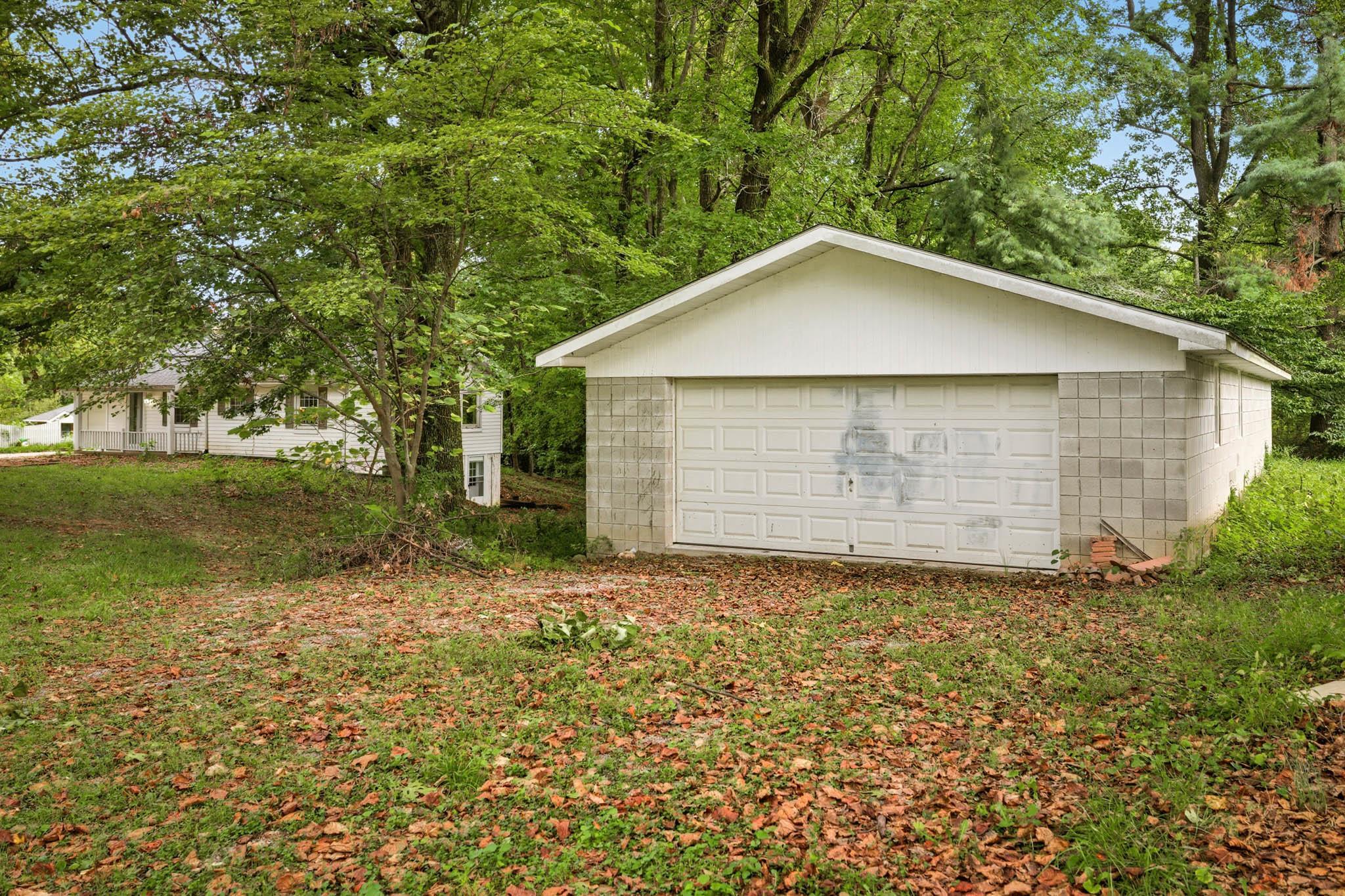 5611 Jones Road, Owensboro, Kentucky 42303, 2 Bedrooms Bedrooms, ,1 BathroomBathrooms,Single Family Residence,For Sale,Jones Road,93172