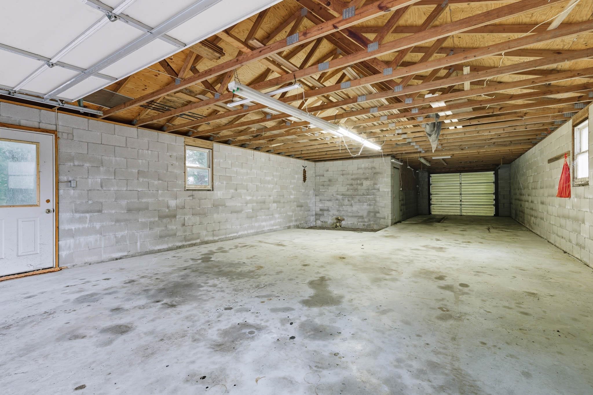 5611 Jones Road, Owensboro, Kentucky 42303, 2 Bedrooms Bedrooms, ,1 BathroomBathrooms,Single Family Residence,For Sale,Jones Road,93172