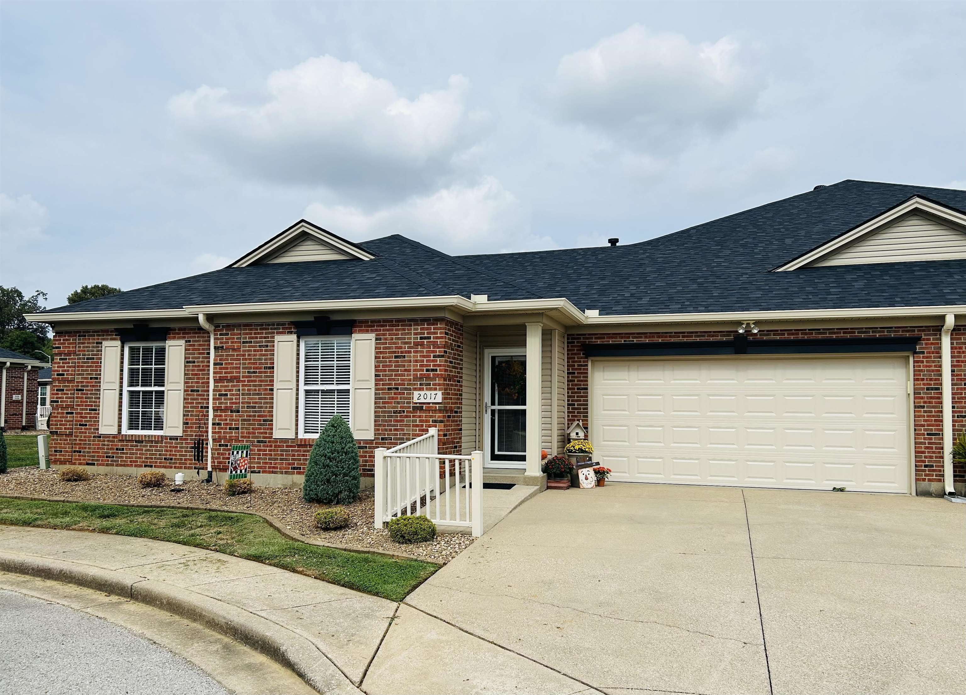 2017 Viola Gardens, Owensboro, Kentucky 42303, 2 Bedrooms Bedrooms, ,2 BathroomsBathrooms,Single Family Residence,For Sale,Viola Gardens,93174