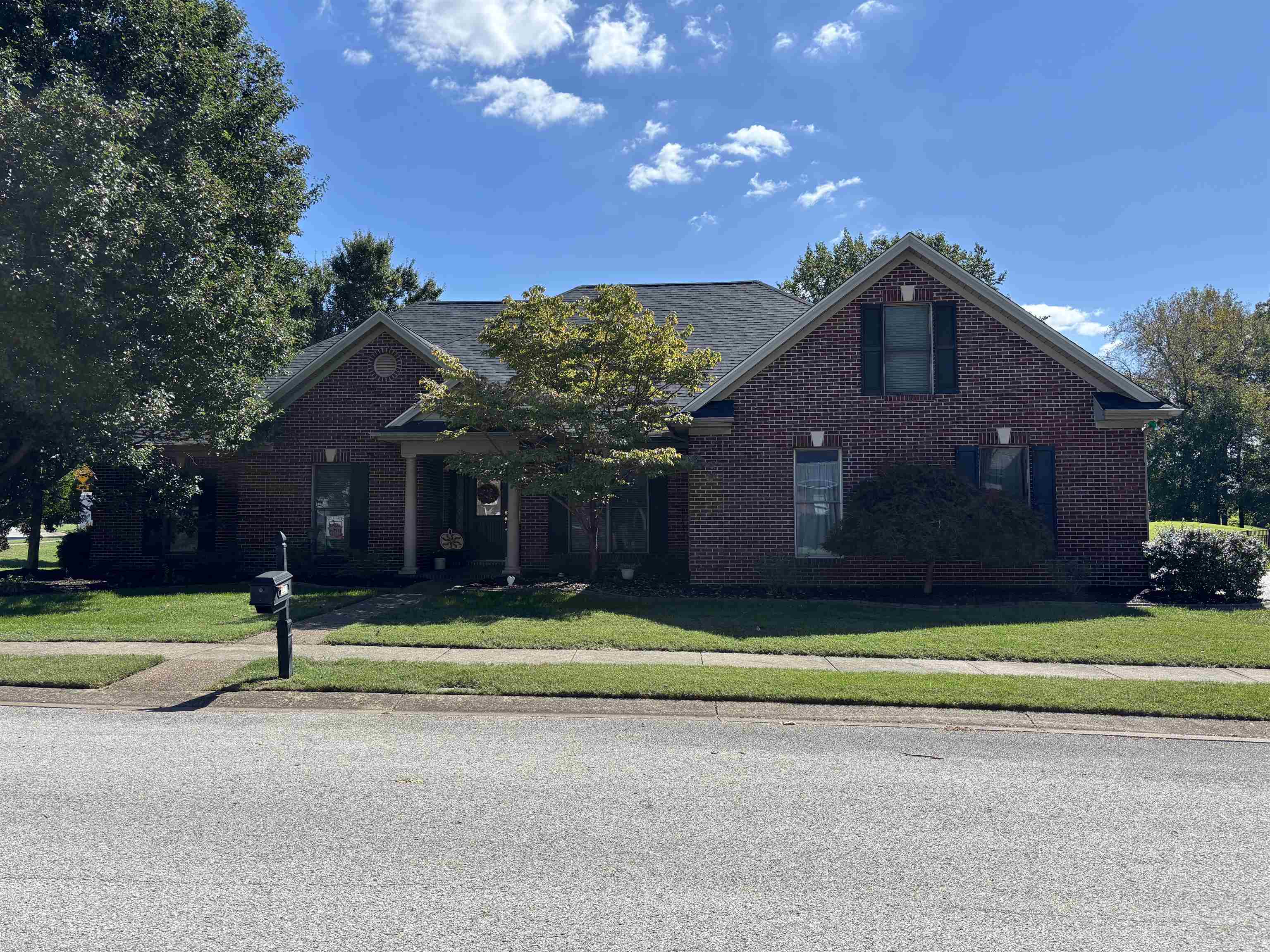 1440 Kingsbrooke, Owensboro, Kentucky 42303, 4 Bedrooms Bedrooms, ,2 BathroomsBathrooms,Single Family Residence,For Sale,Kingsbrooke,93182