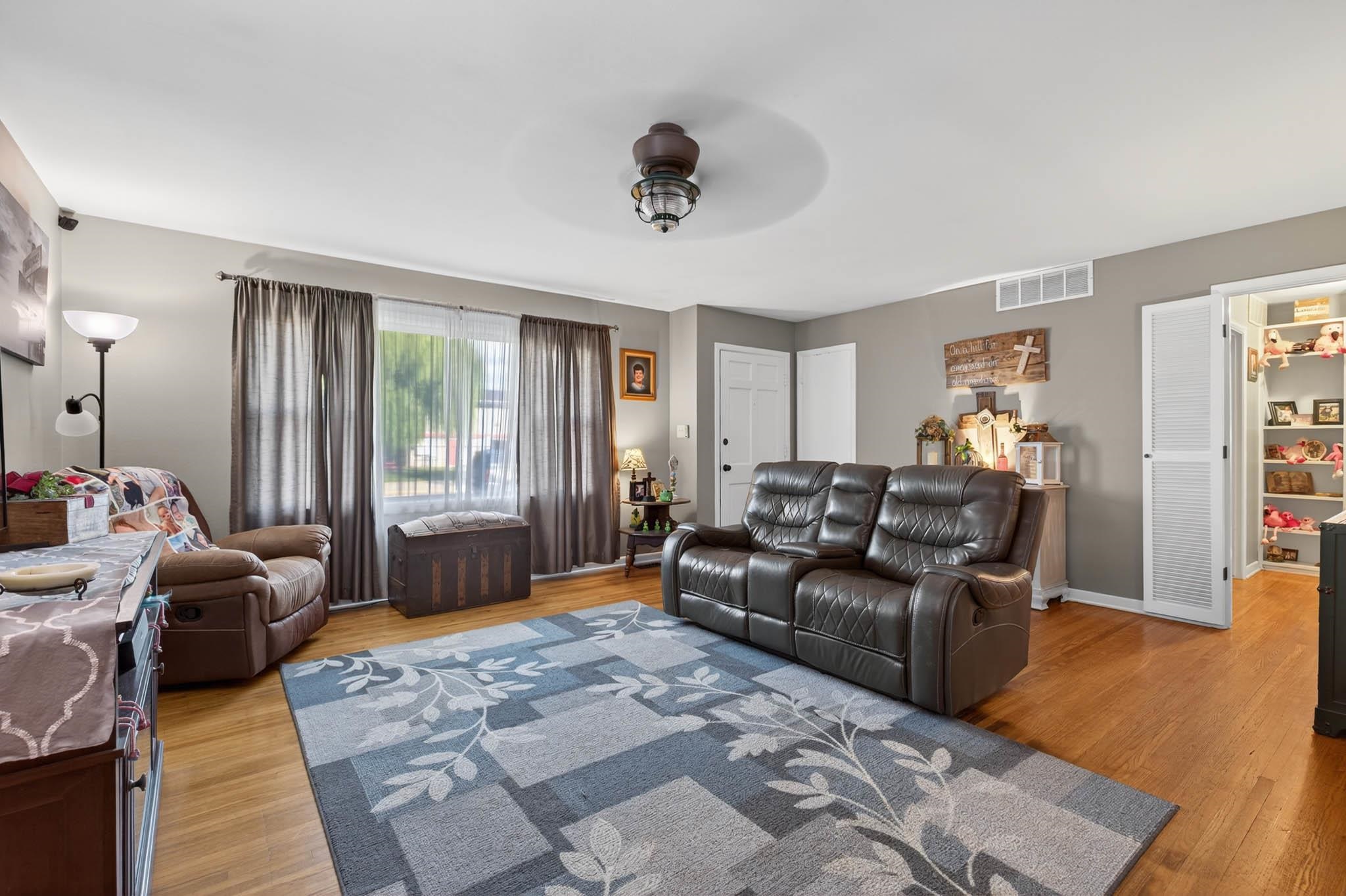 2520 South Griffith Avenue, Owensboro, Kentucky 42303, 3 Bedrooms Bedrooms, ,1 BathroomBathrooms,Single Family Residence,For Sale,South Griffith Avenue,93184