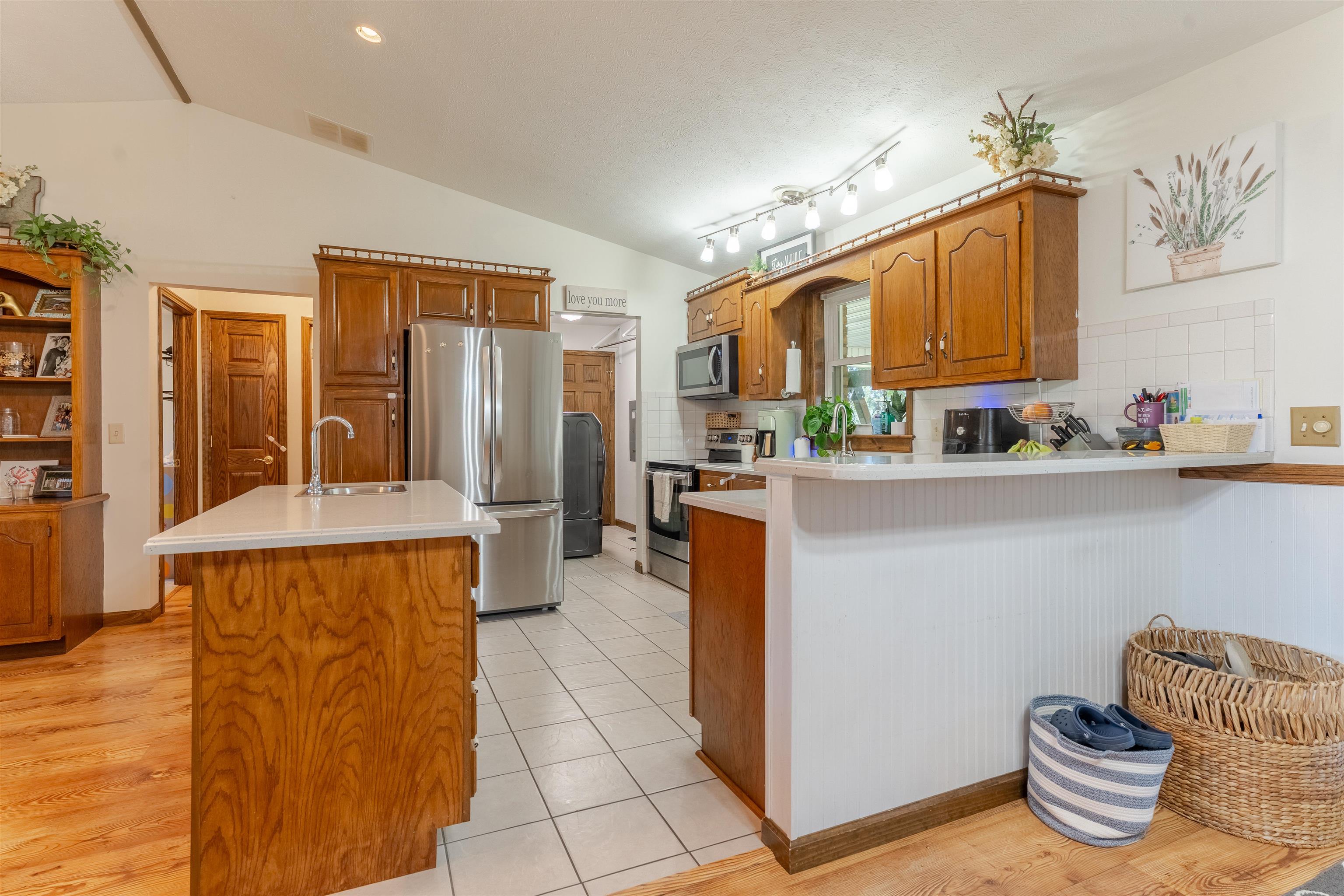 19942 State Route 811, Reed, Kentucky 42451, 2 Bedrooms Bedrooms, ,2 BathroomsBathrooms,Single Family Residence,For Sale,State Route 811,93187