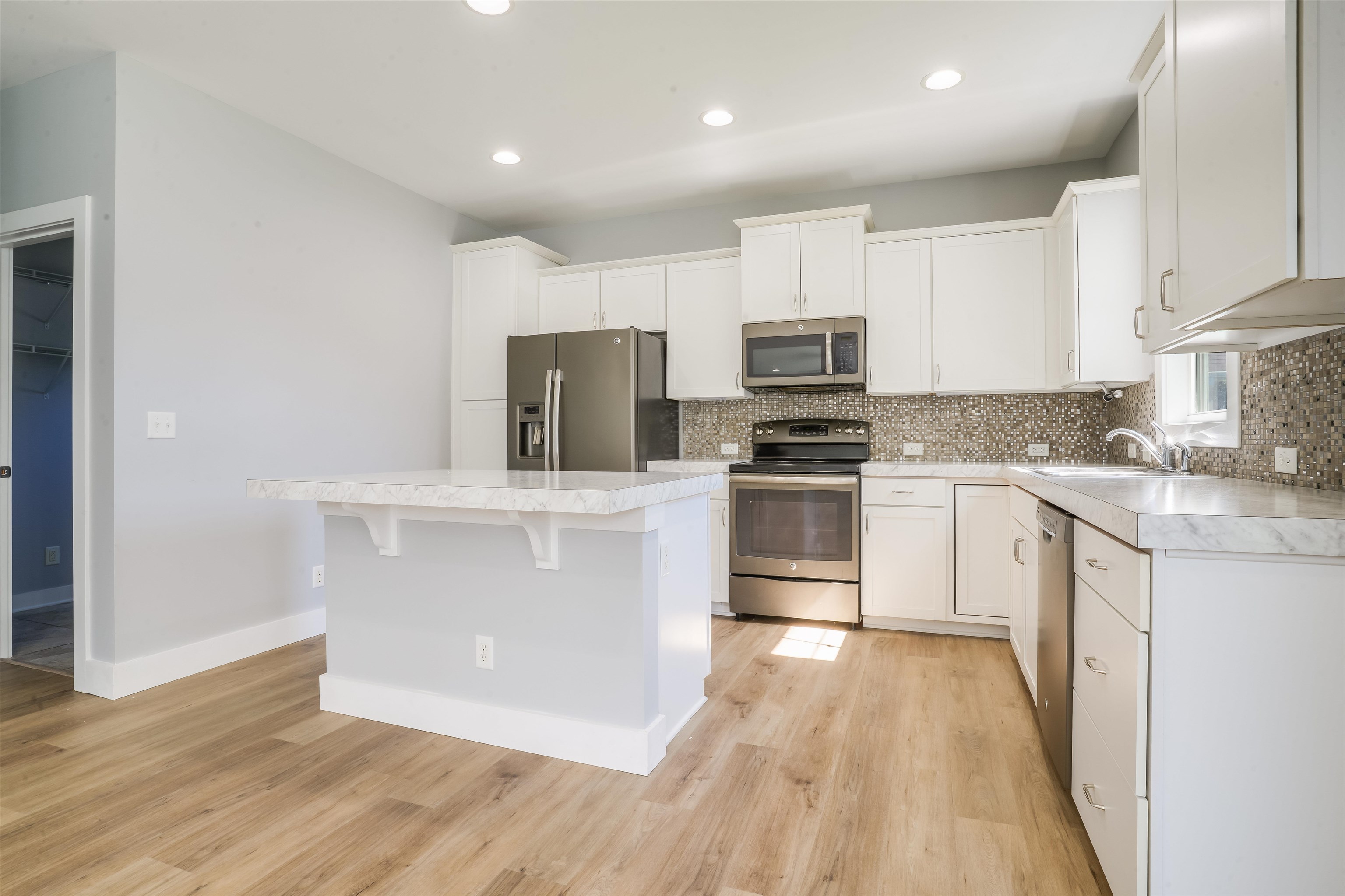 2415 Belize Dr, Evansville, Indiana 47725, 3 Bedrooms Bedrooms, ,2 BathroomsBathrooms,Single Family Residence,For Sale,Belize Dr,93204