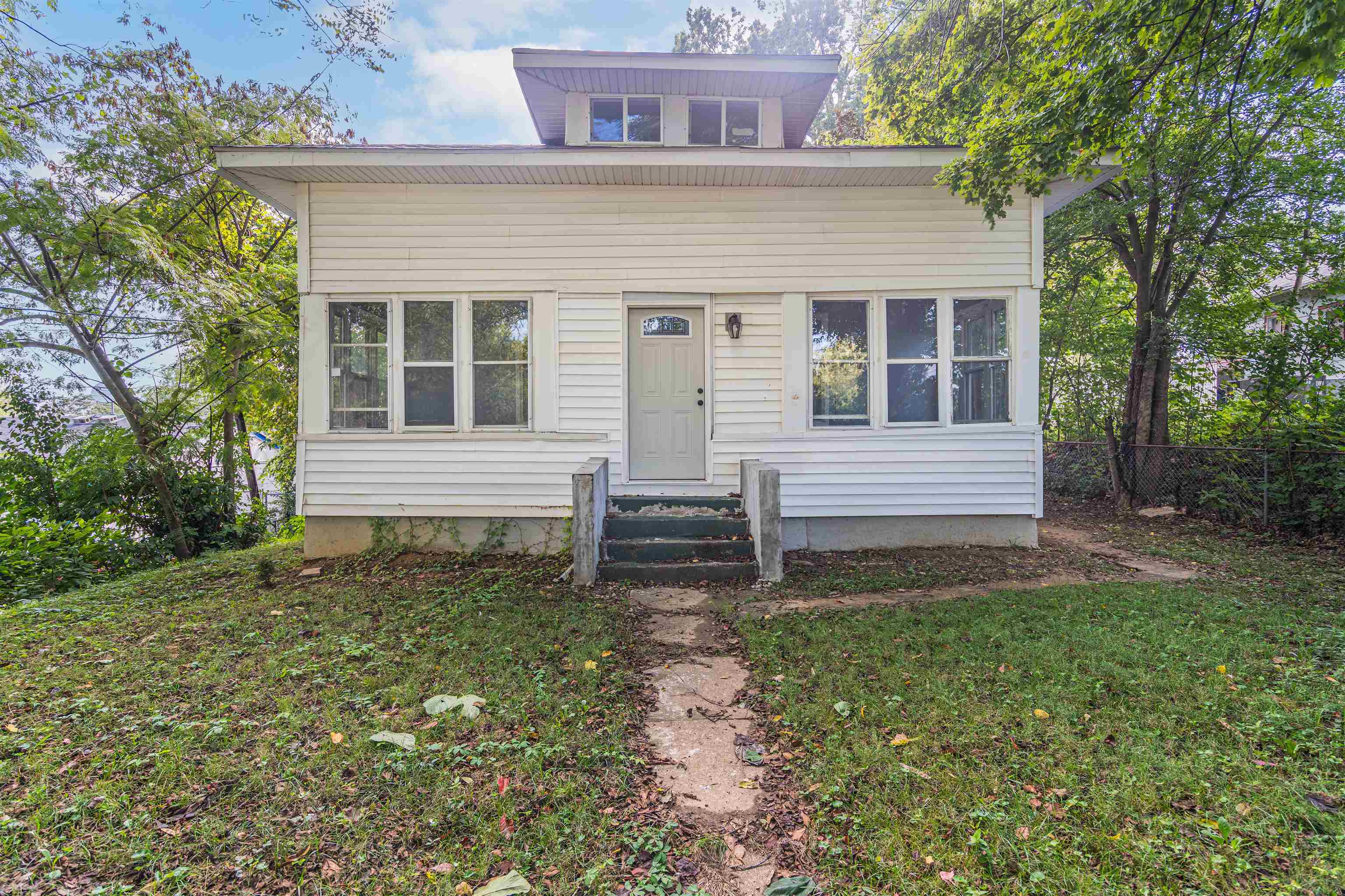 1714 Leitchfield Road, Owensboro, Kentucky 42301, 4 Bedrooms Bedrooms, ,2 BathroomsBathrooms,Single Family Residence,For Sale,Leitchfield Road,93208