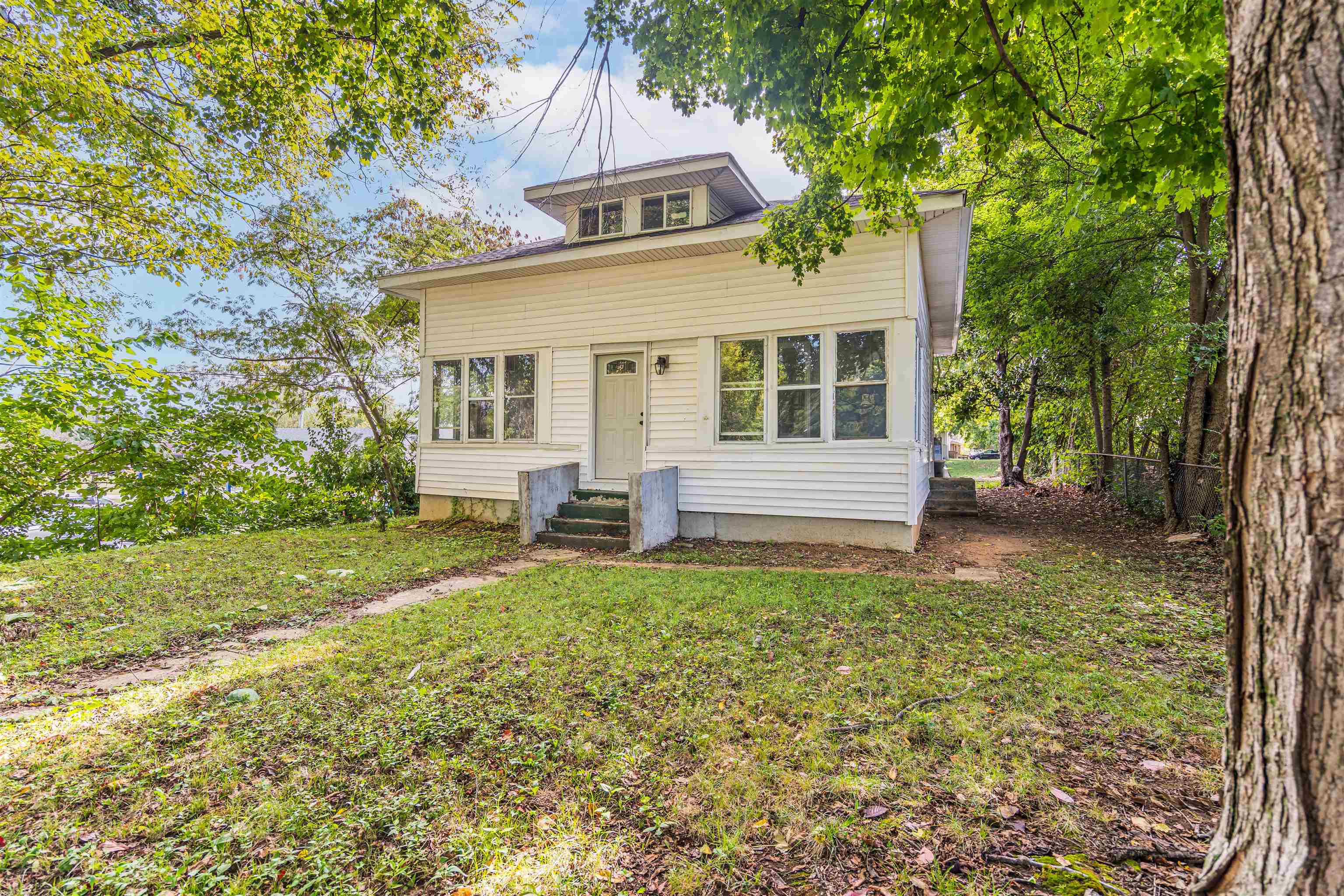 1714 Leitchfield Road, Owensboro, Kentucky 42301, 4 Bedrooms Bedrooms, ,2 BathroomsBathrooms,Single Family Residence,For Sale,Leitchfield Road,93208