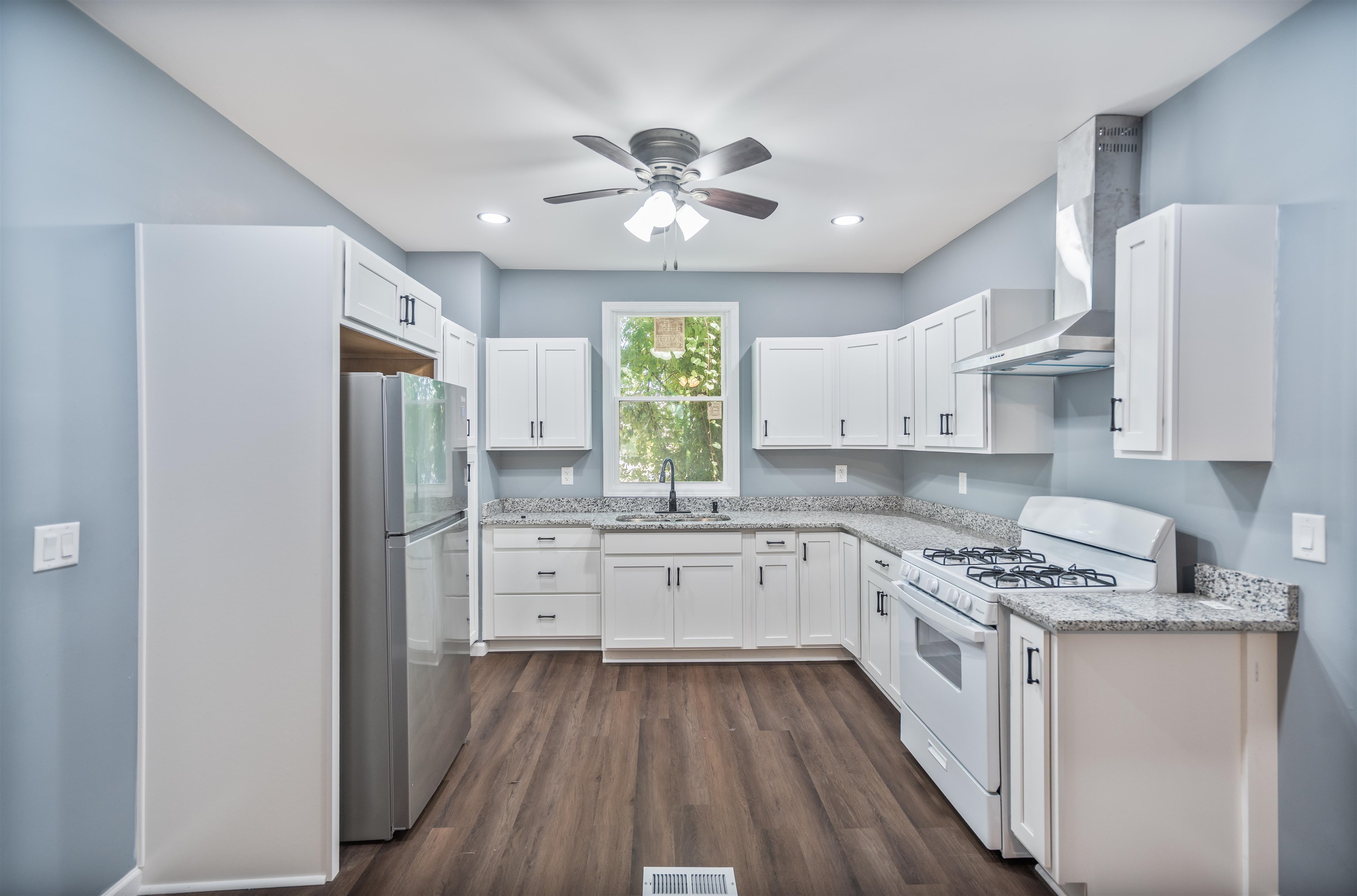 1714 Leitchfield Road, Owensboro, Kentucky 42301, 4 Bedrooms Bedrooms, ,2 BathroomsBathrooms,Single Family Residence,For Sale,Leitchfield Road,93208