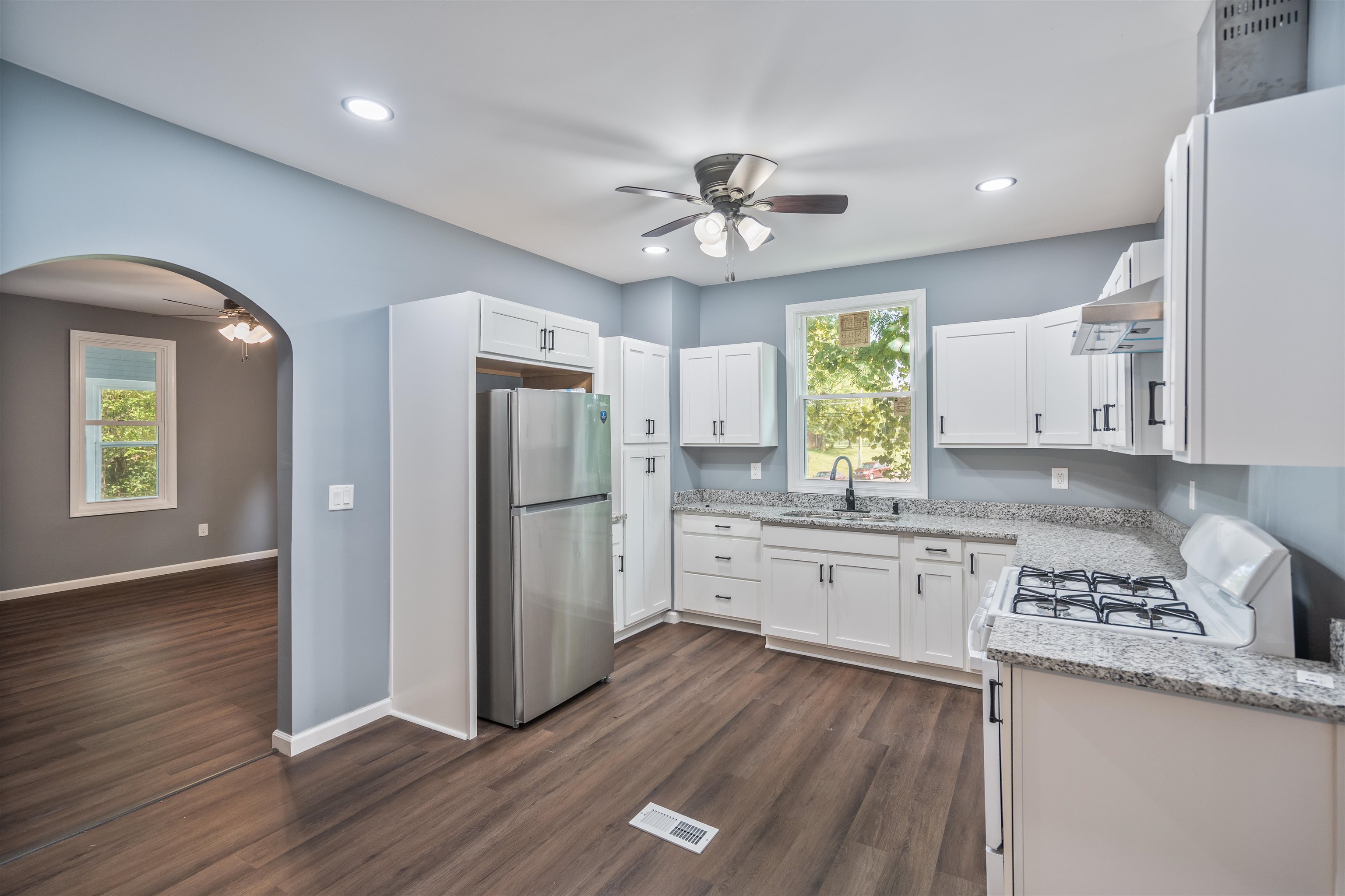 1714 Leitchfield Road, Owensboro, Kentucky 42301, 4 Bedrooms Bedrooms, ,2 BathroomsBathrooms,Single Family Residence,For Sale,Leitchfield Road,93208