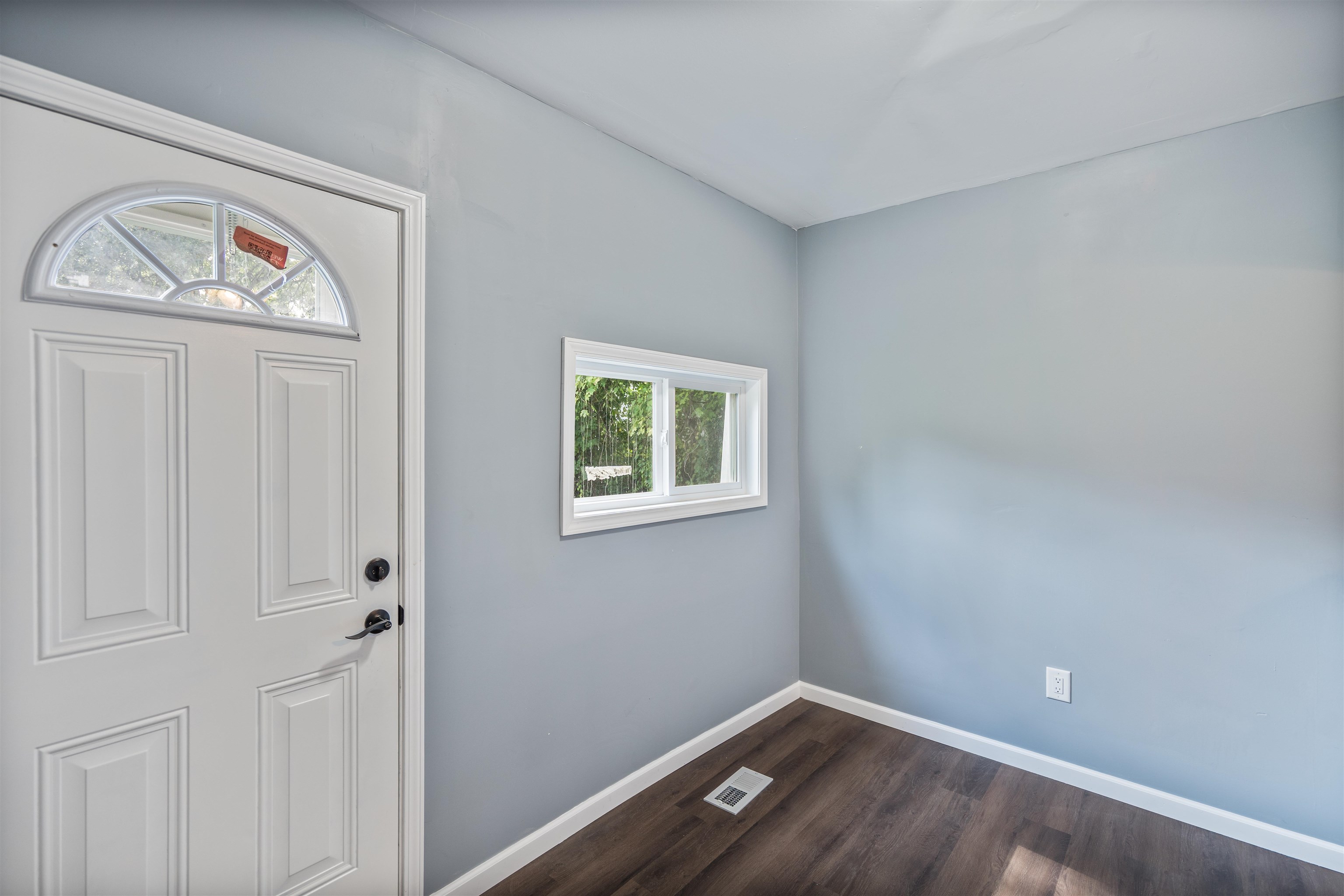 1714 Leitchfield Road, Owensboro, Kentucky 42301, 4 Bedrooms Bedrooms, ,2 BathroomsBathrooms,Single Family Residence,For Sale,Leitchfield Road,93208