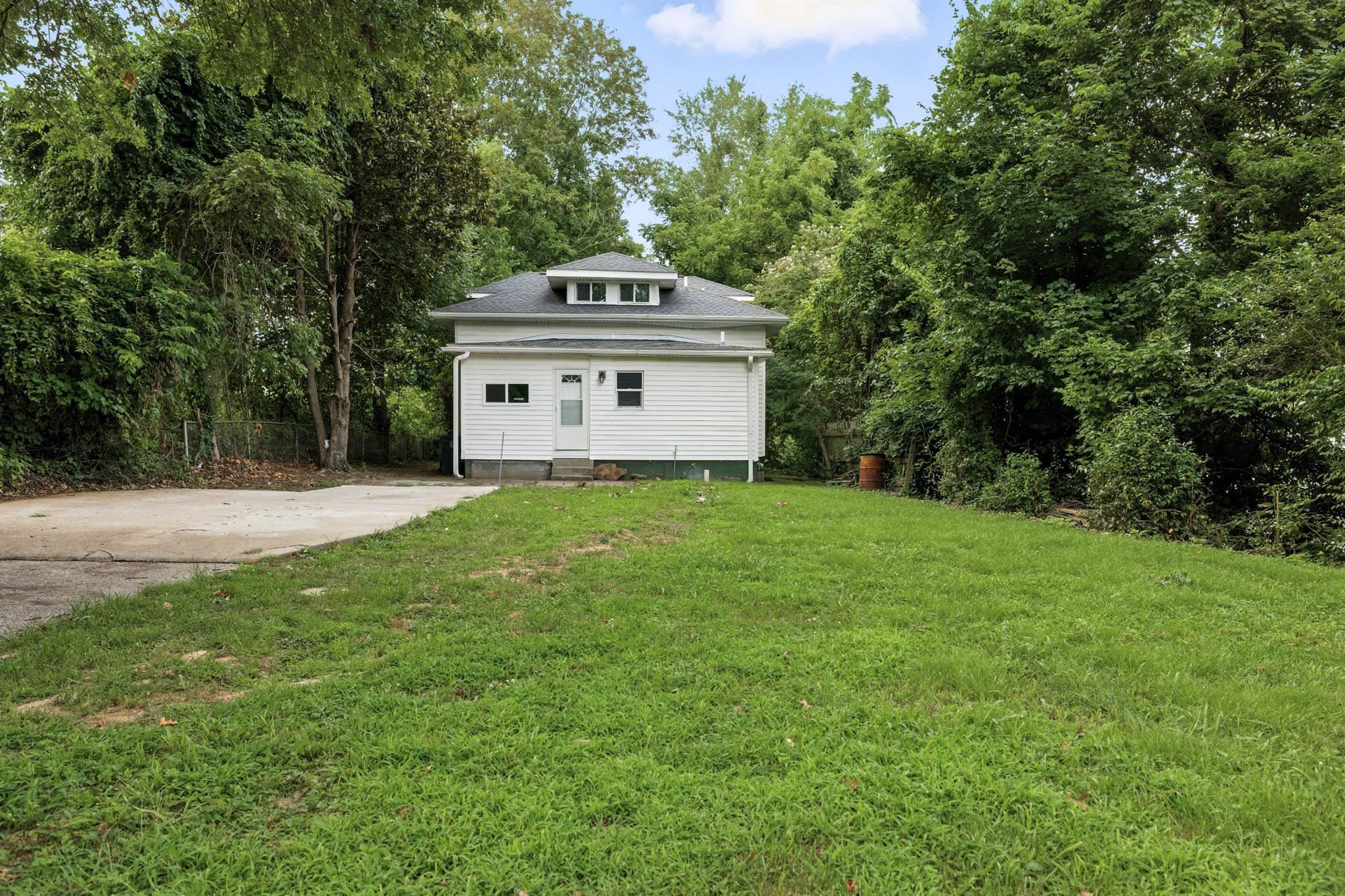 1714 Leitchfield Road, Owensboro, Kentucky 42301, 4 Bedrooms Bedrooms, ,2 BathroomsBathrooms,Single Family Residence,For Sale,Leitchfield Road,93208
