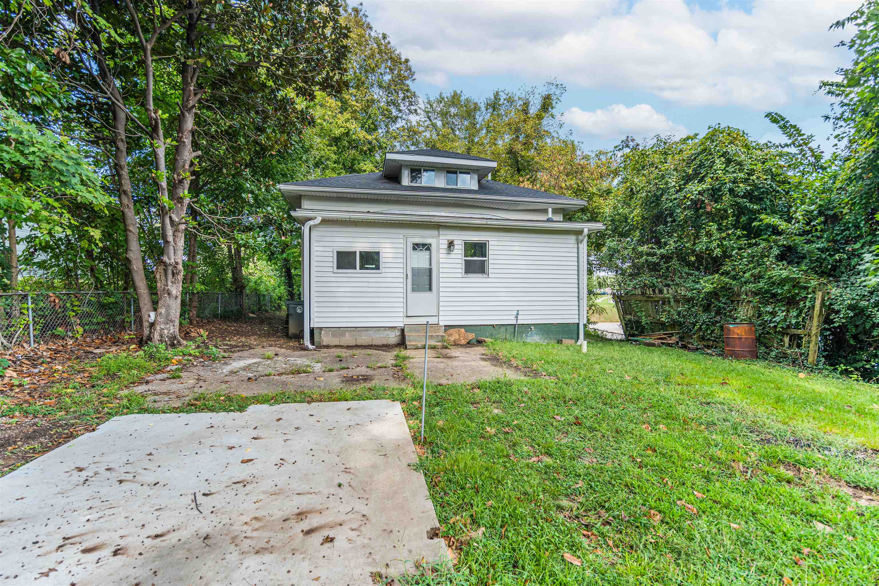 1714 Leitchfield Road, Owensboro, Kentucky 42301, 4 Bedrooms Bedrooms, ,2 BathroomsBathrooms,Single Family Residence,For Sale,Leitchfield Road,93208