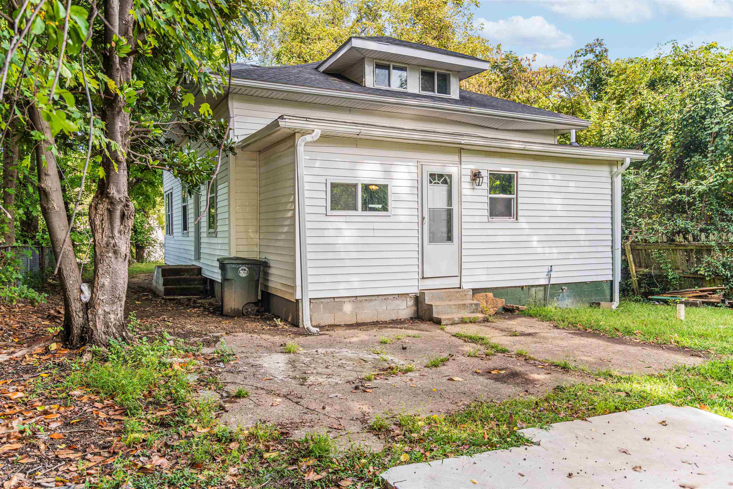 1714 Leitchfield Road, Owensboro, Kentucky 42301, 4 Bedrooms Bedrooms, ,2 BathroomsBathrooms,Single Family Residence,For Sale,Leitchfield Road,93208