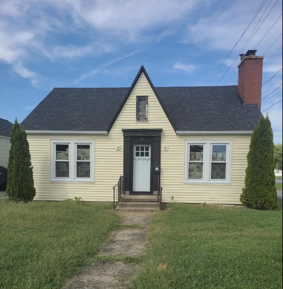 221 E 24th St, Owensboro, Kentucky 42303, 3 Bedrooms Bedrooms, ,1 BathroomBathrooms,Single Family Residence,For Sale,E 24th St,93217