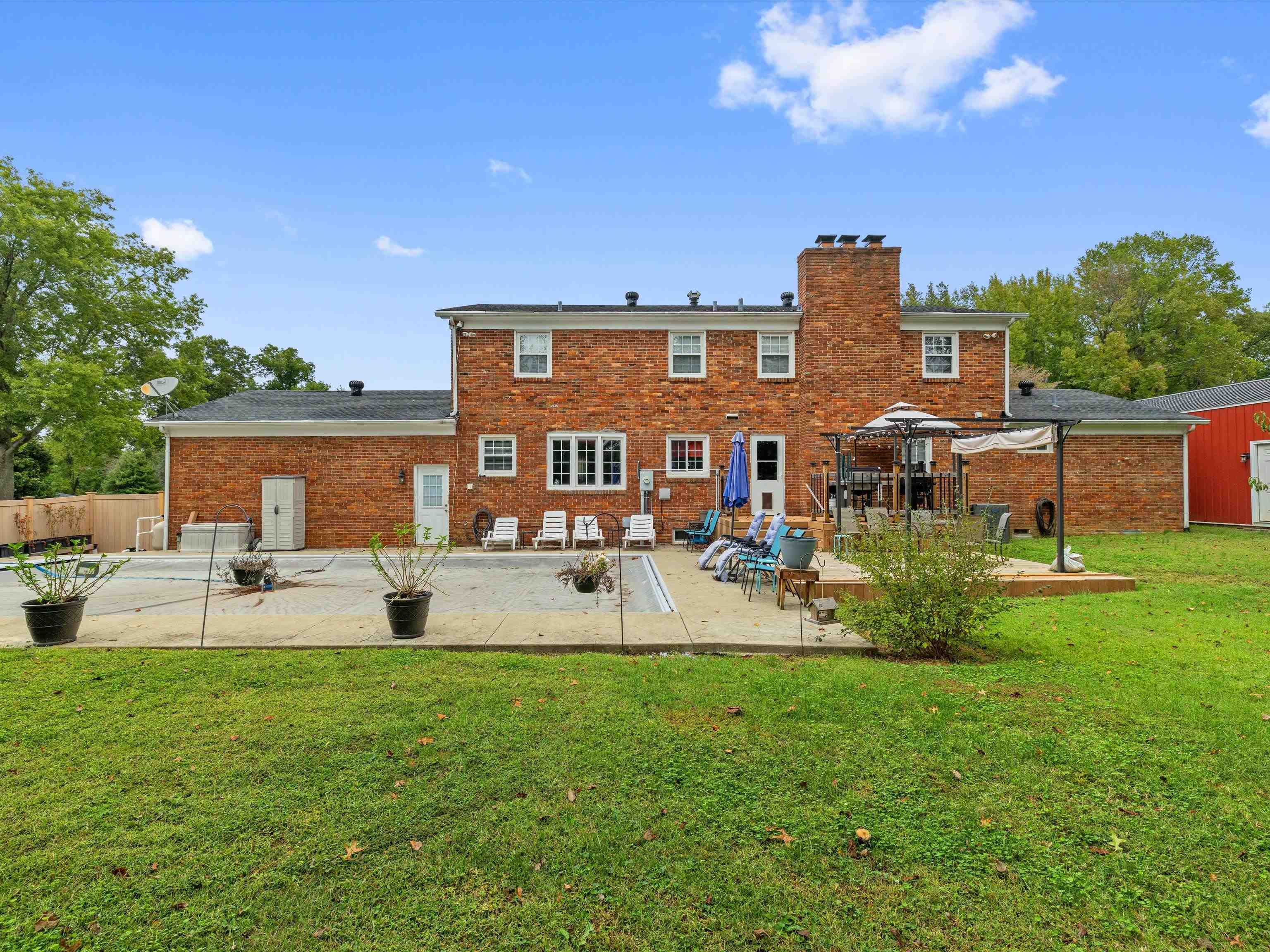 1318 Woodmere Ln, Owensboro, Kentucky 42303, 5 Bedrooms Bedrooms, ,3 BathroomsBathrooms,Single Family Residence,For Sale,Woodmere Ln,93261