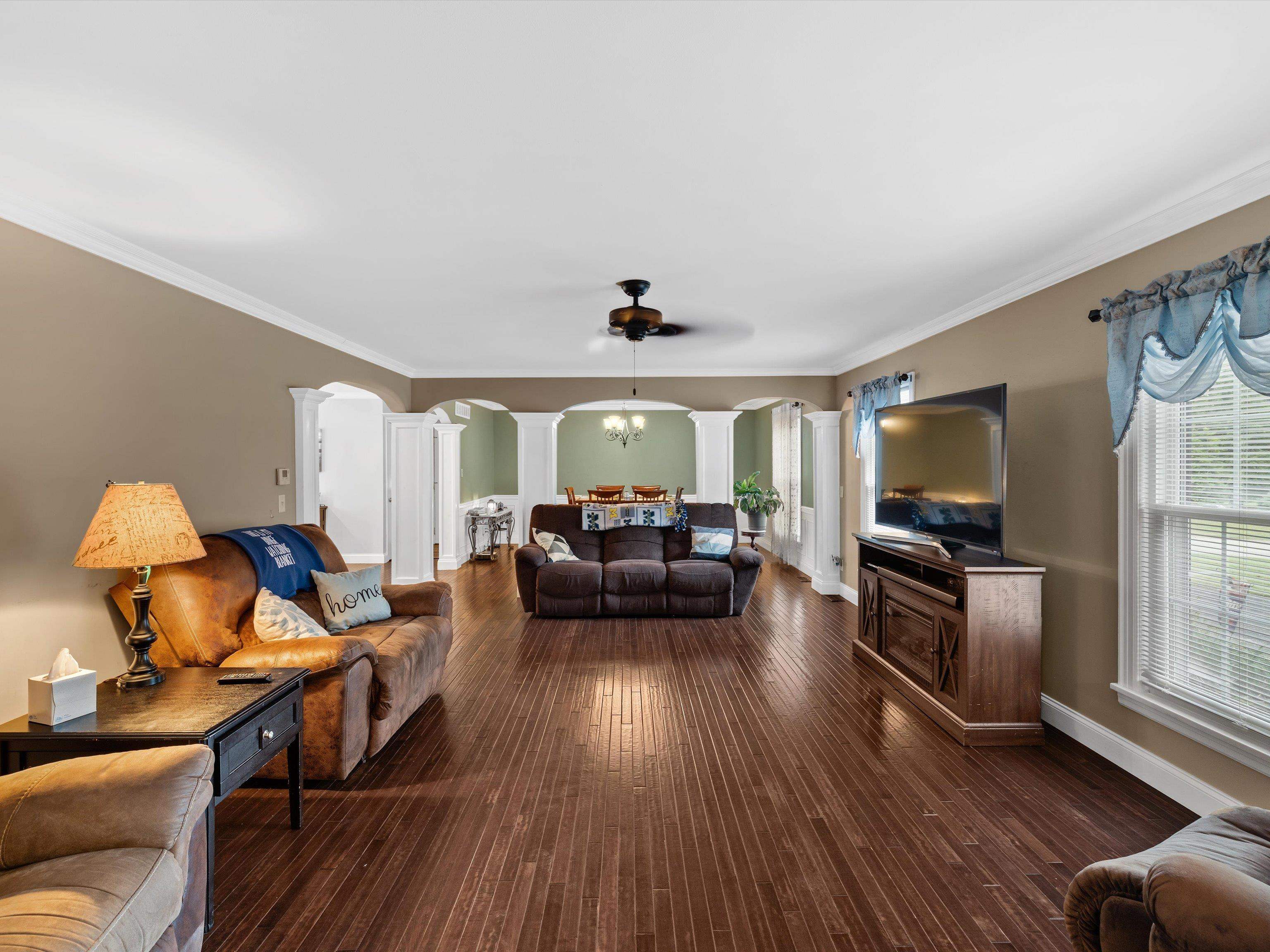 1318 Woodmere Ln, Owensboro, Kentucky 42303, 5 Bedrooms Bedrooms, ,3 BathroomsBathrooms,Single Family Residence,For Sale,Woodmere Ln,93261